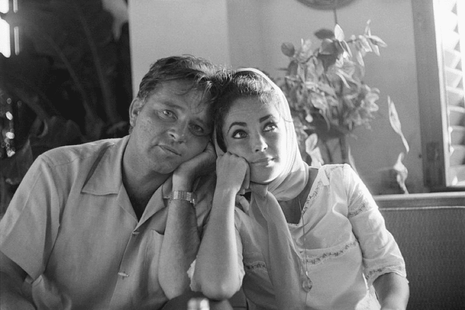Richard Burton und Elizabeth Taylor am 23. December 1963 in Puerto Vallarta, Mexiko. | Quelle: Getty Images