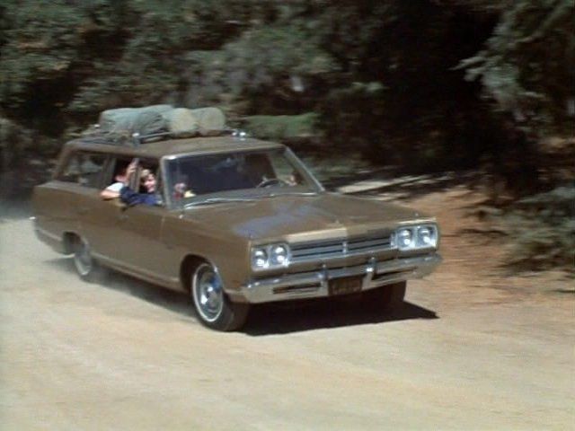 The Brady 1969 Plymouth wagon. Image Source: CBS. YouTube/Movieclips