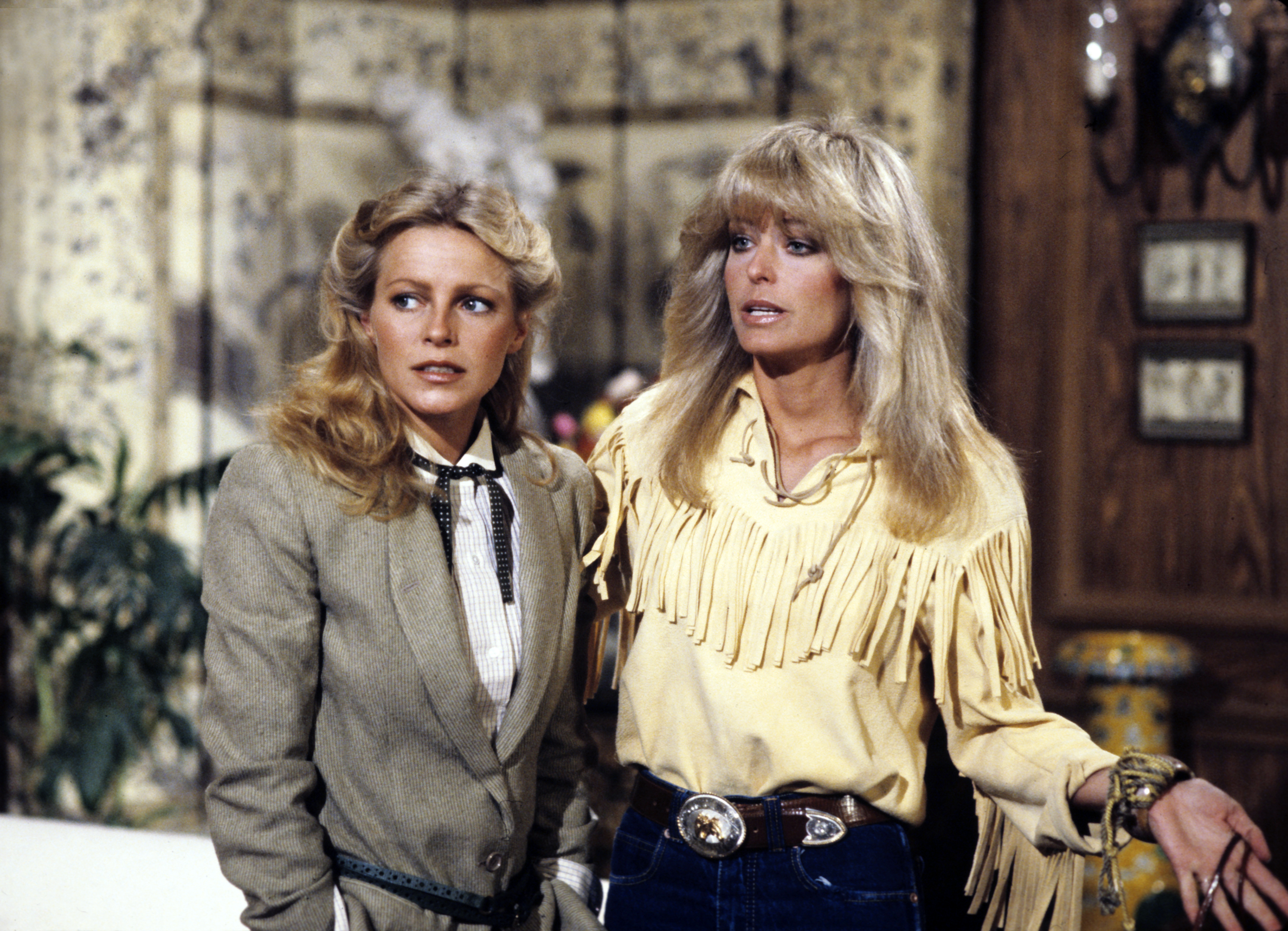 Farrah Fawcett and Cheryl Ladd on the set of "Charlie's Angels" on February 14, 1979 | Source: Getty Images