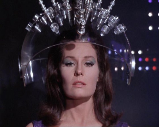 Marj Dusay dans le rôle de Kara dans l'épisode "Spock's Brain" de Star Trek. | Photo : Facebook Elizabeth Perine