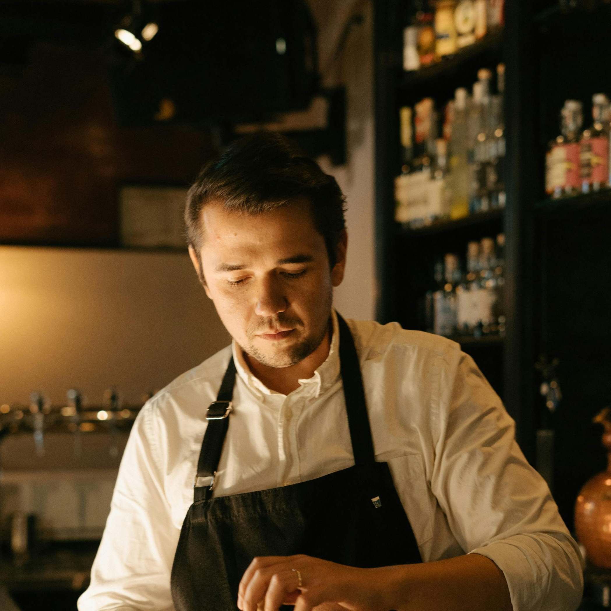 A restaurant worker looking concerned | Source: Pexels