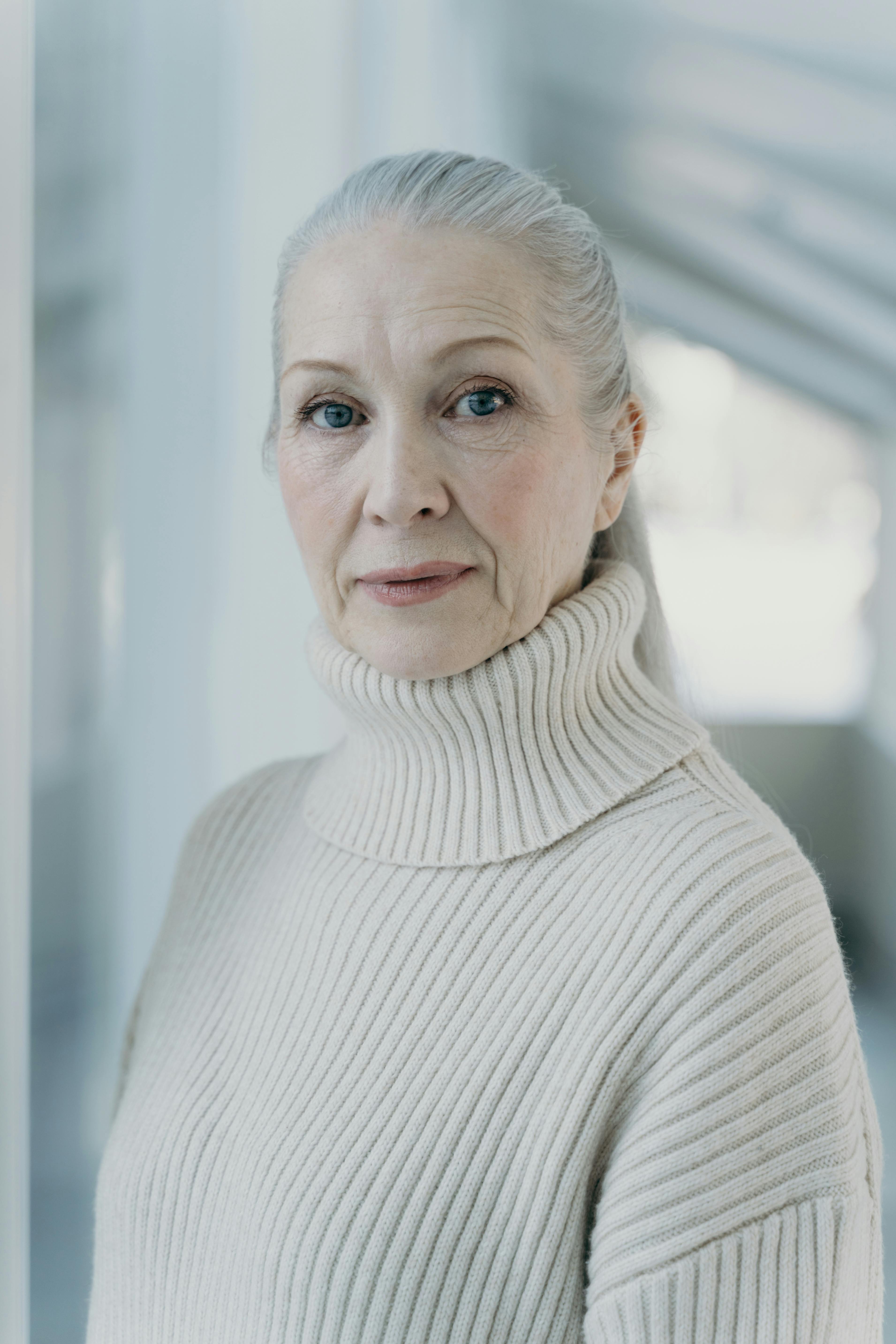 A serious middle-aged woman | Source: Pexels