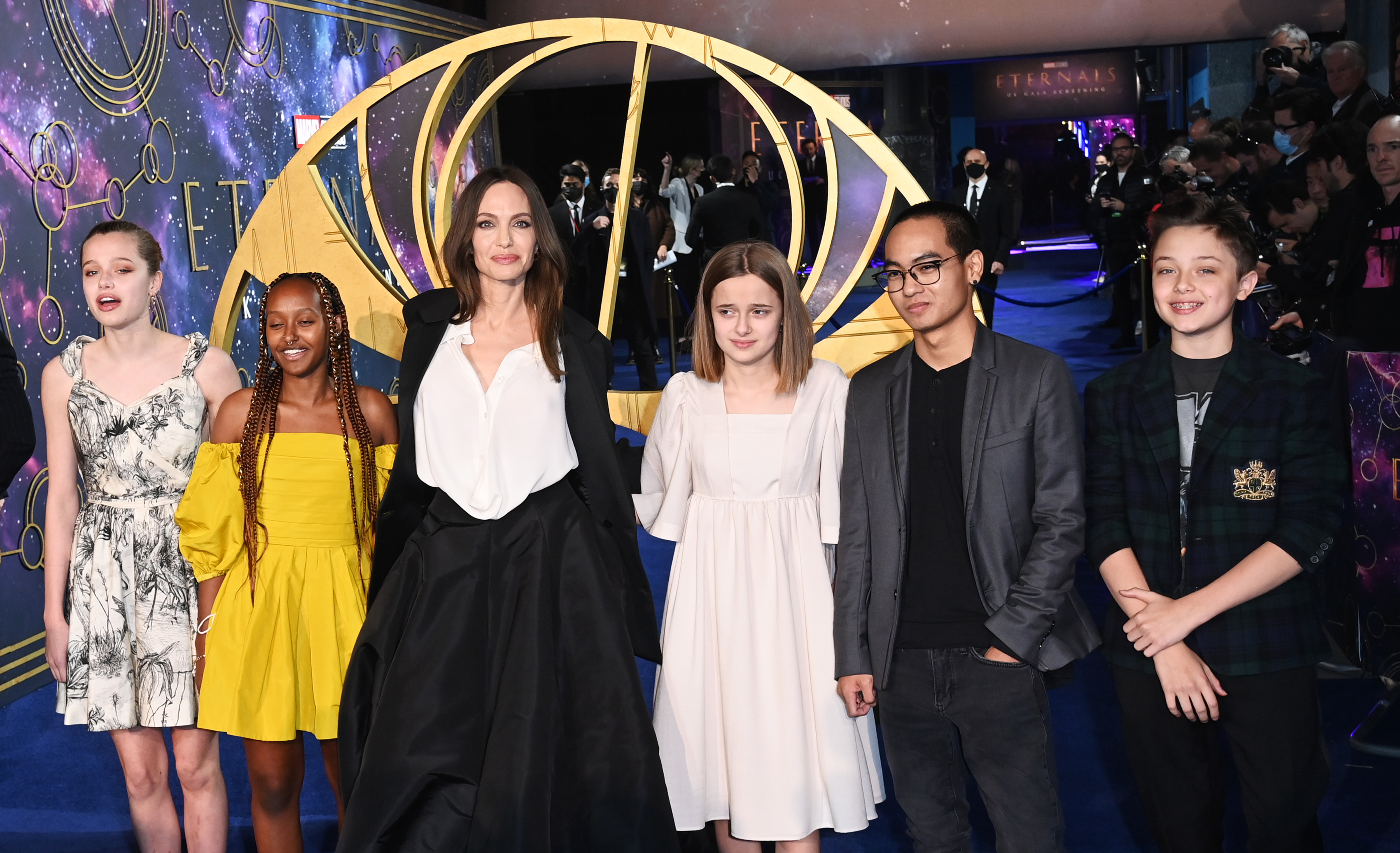 Shiloh, Zahara, Angelina, and Vivienne Jolie with Maddox and Knox Jolie-Pitt. | Source: Getty Images