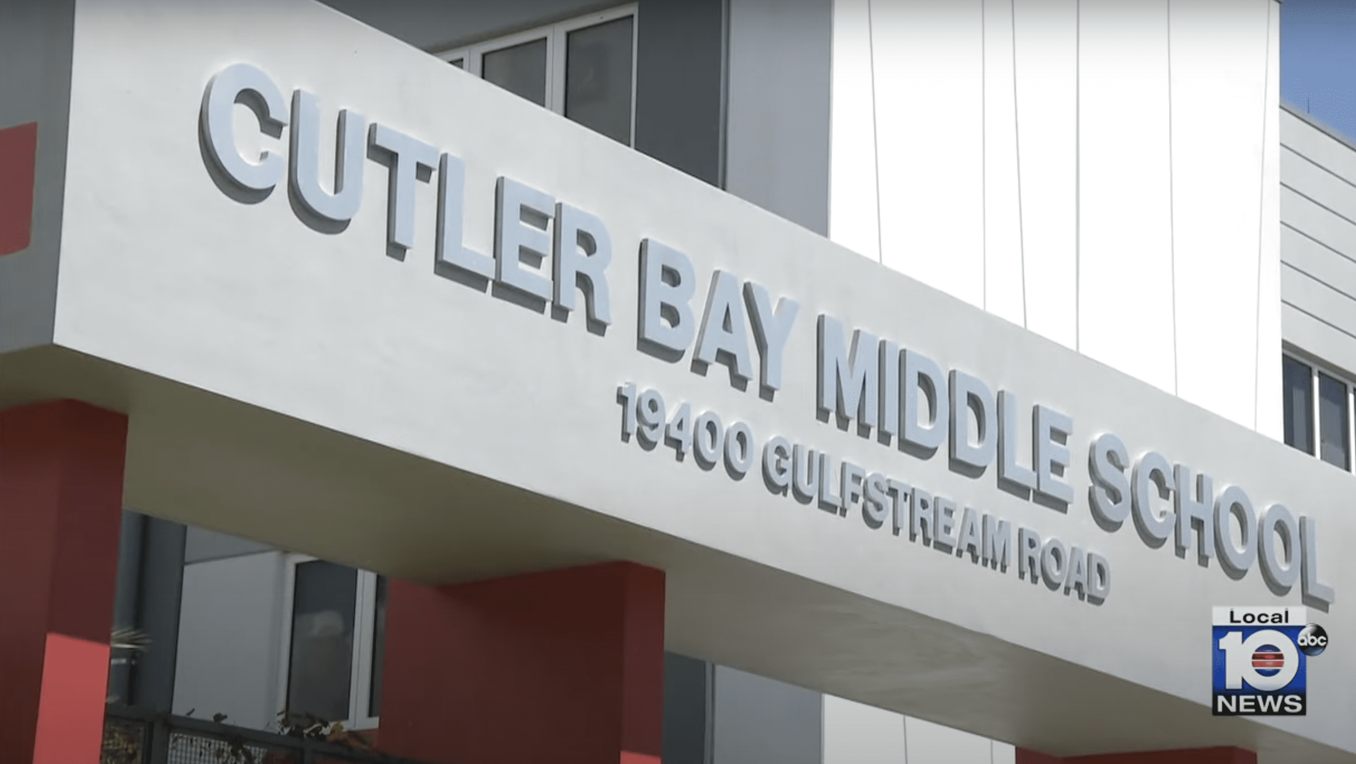 The Cutler Bay Middle School building. | Source: YouTube.com/WPLG Local 10