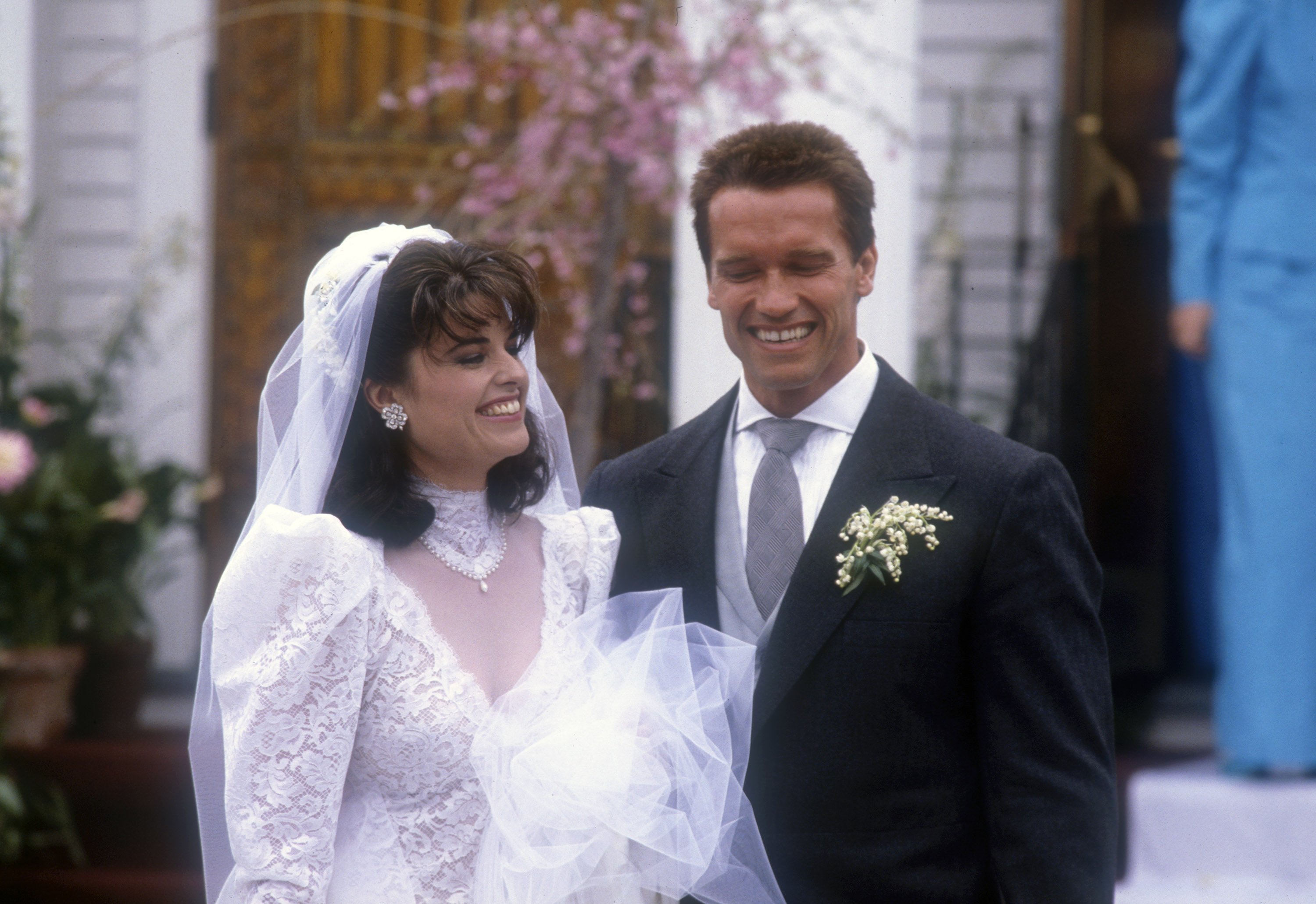 Actor Arnold Schwarzenegger with his new wife Maria Shriver outside St. Francis Xavier Church after their wedding on April 26, 1986. | Source: Getty Images 