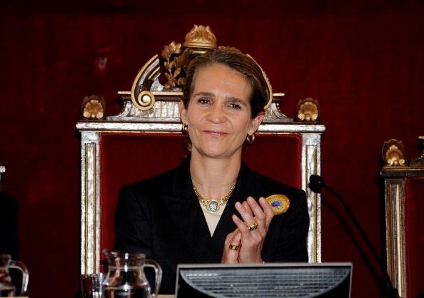 El 13 de mayo de 2010, la infanta princesa Elena en una reunión con la Fundación "Salud 2000" en Madrid. | Foto: Getty Images El 13 de mayo de 2010, la infanta princesa Elena en una reunión con la Fundación "Salud 2000" en Madrid. | Foto: Getty Images