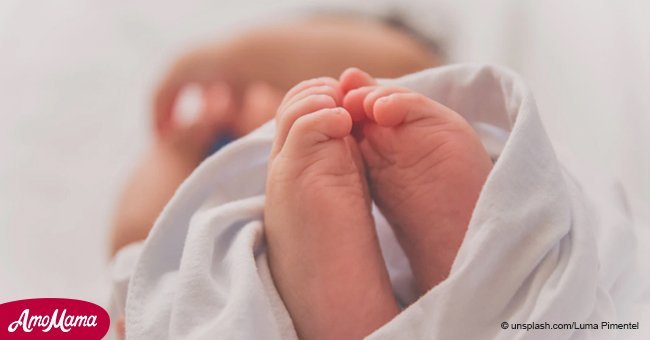 Niña nació 4 años después de la muerte de sus padres