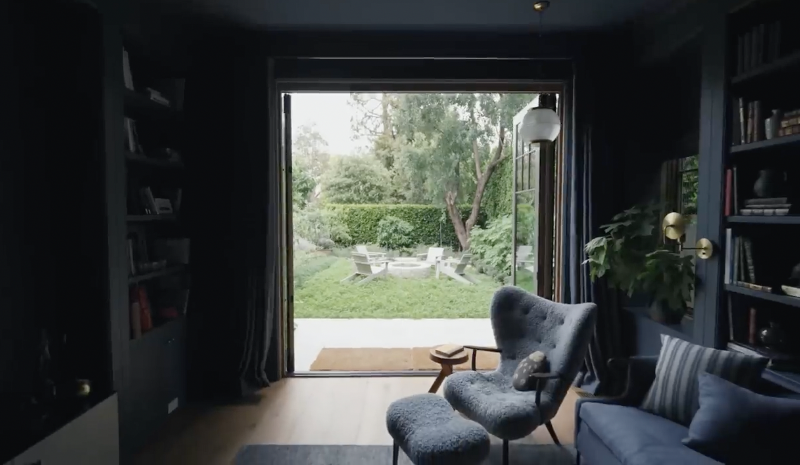 A glimpse inside Jennifer Garner's library from a post dated September 3, 2024. | Source: YouTube/Architectural Digest