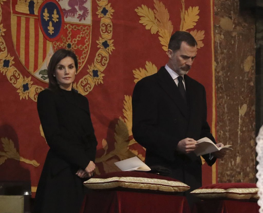 El rey Felipe y la reina Letizia asistieron a una misa para conmemorar el 25 aniversario de la muerte del Conde de Barcelona. | Foto: Getty Images El rey Felipe y la reina Letizia asistieron a una misa para conmemorar el 25 aniversario de la muerte del Conde de Barcelona. | Foto: Getty Images