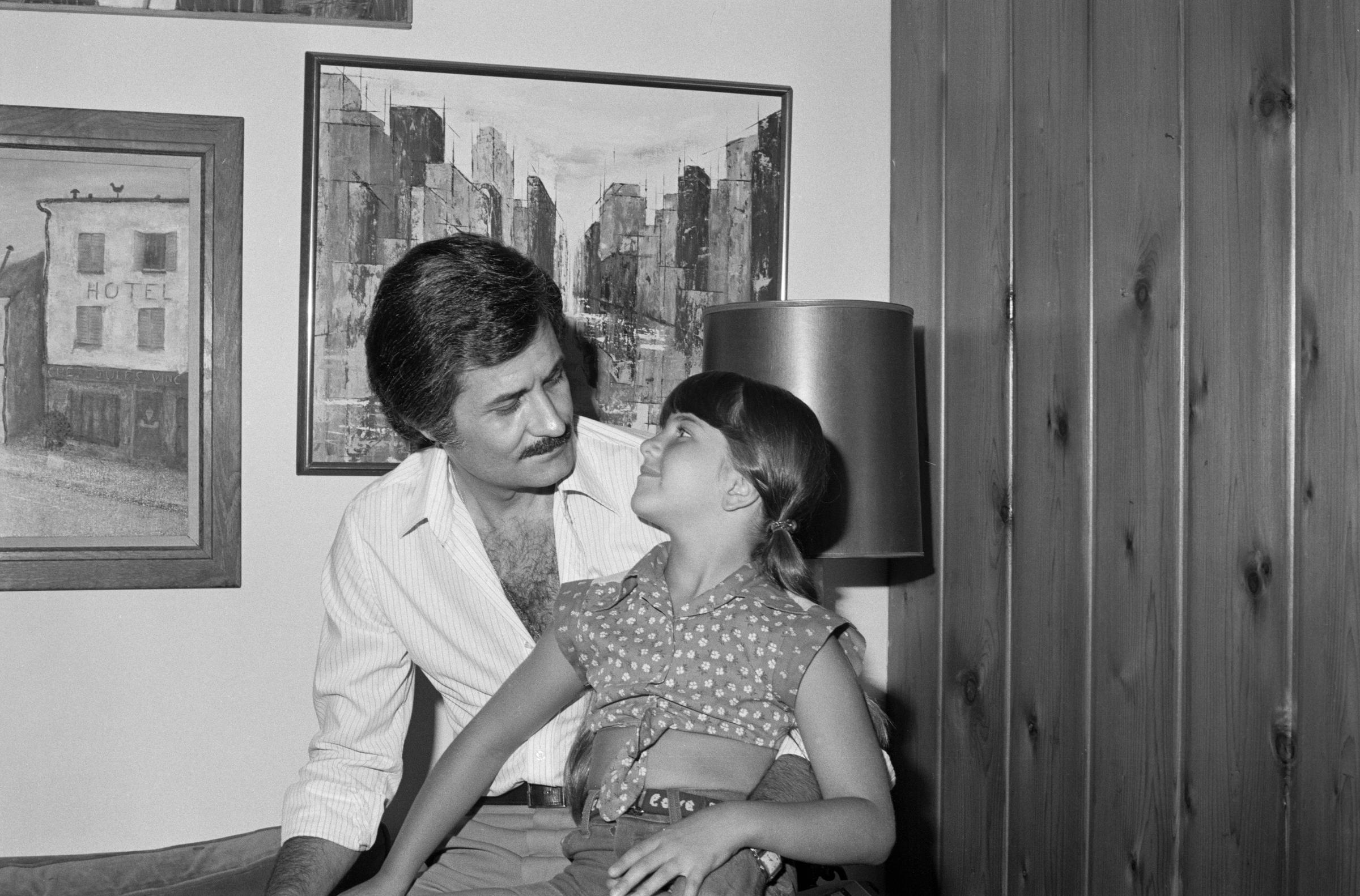 The actress and her father in 1975 | Source: Getty Images