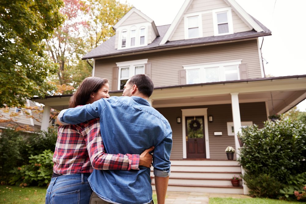 A photo of a loving couple walking towards their new house. | Photo: Shutterstock