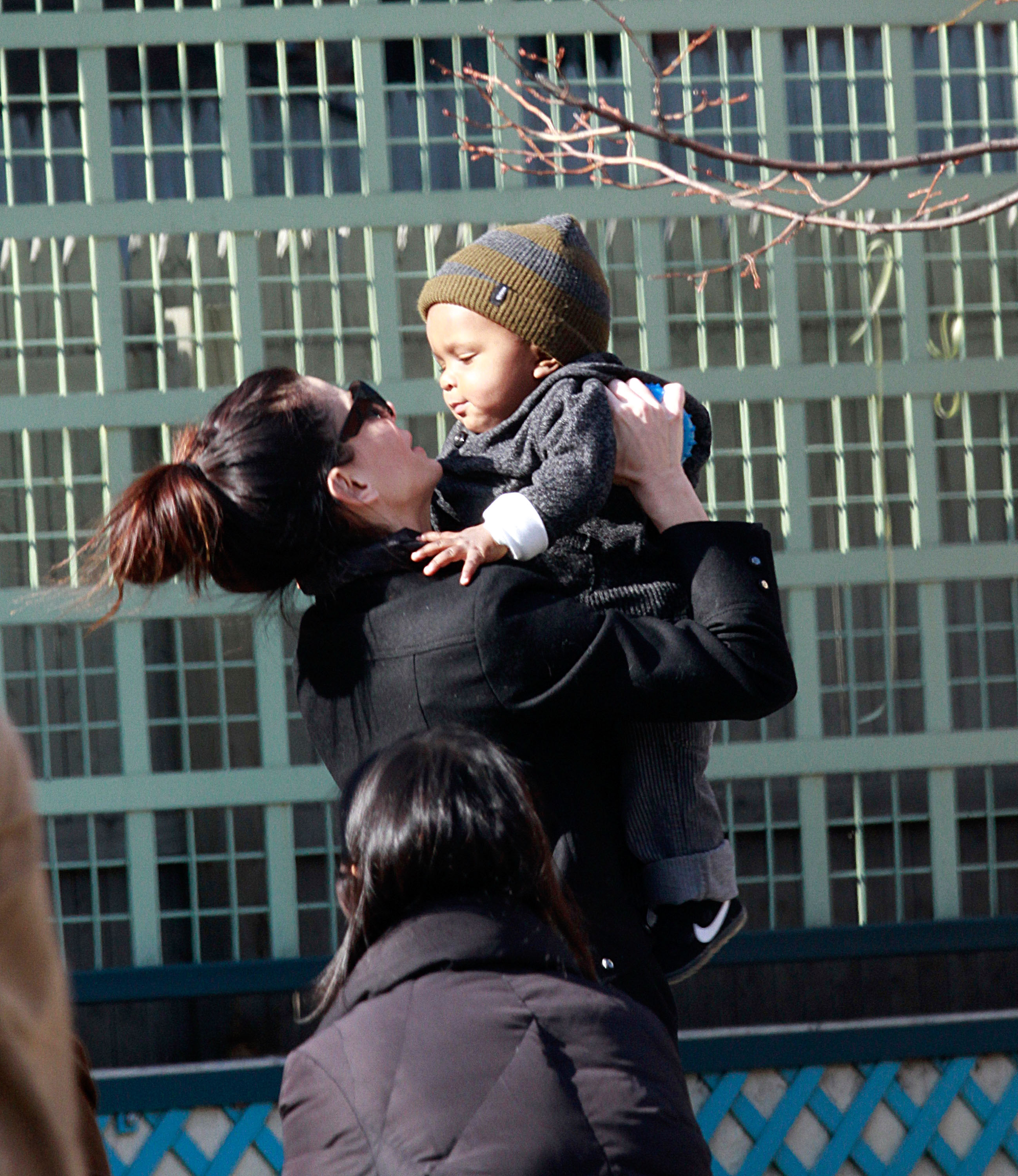 Sandra Bullock carries Louis through the streets of Manhattan on March 20, 2011, in New York City. | Source: Getty Images