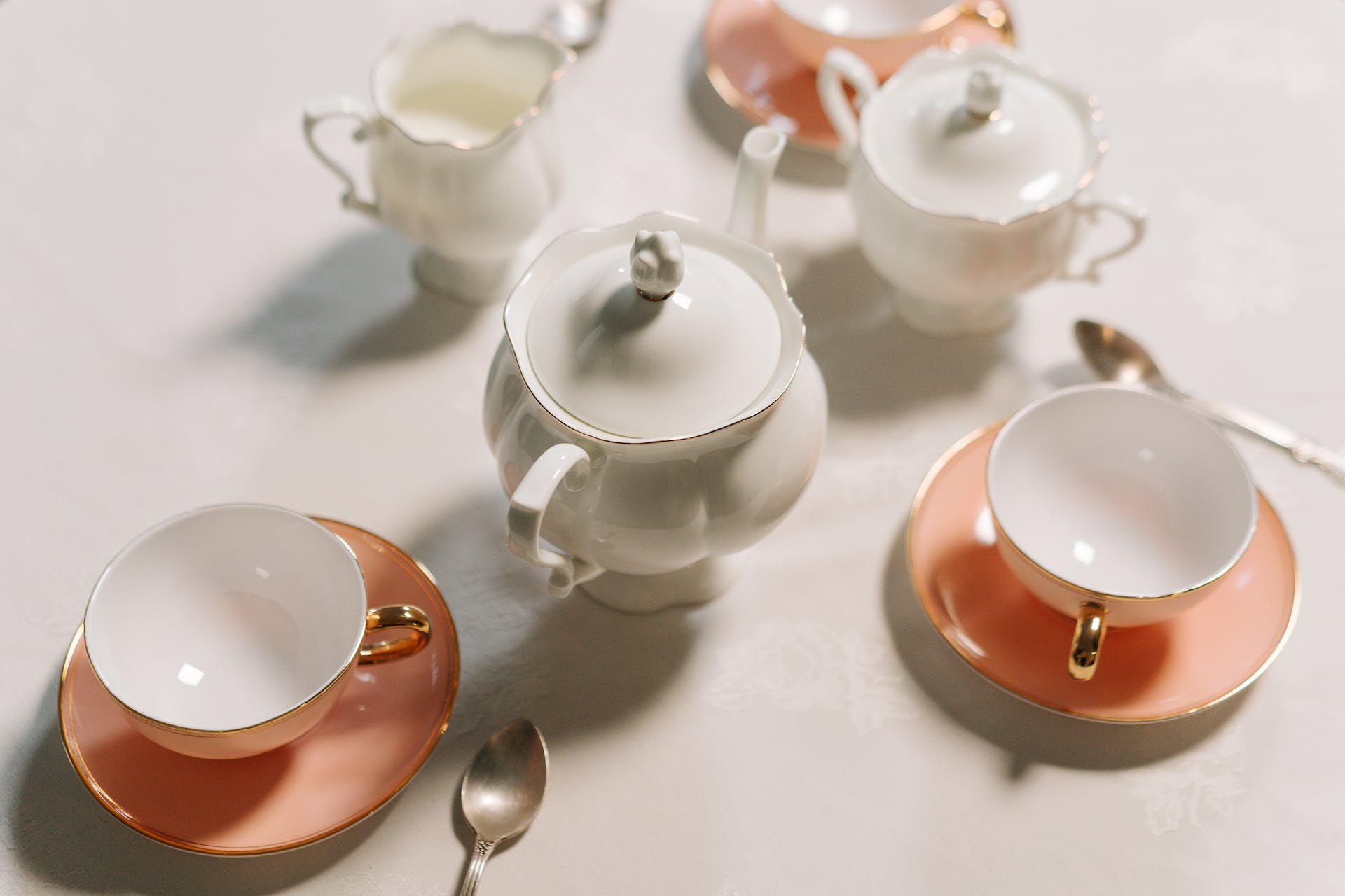 Pink and white tea set. | Source: Pexels