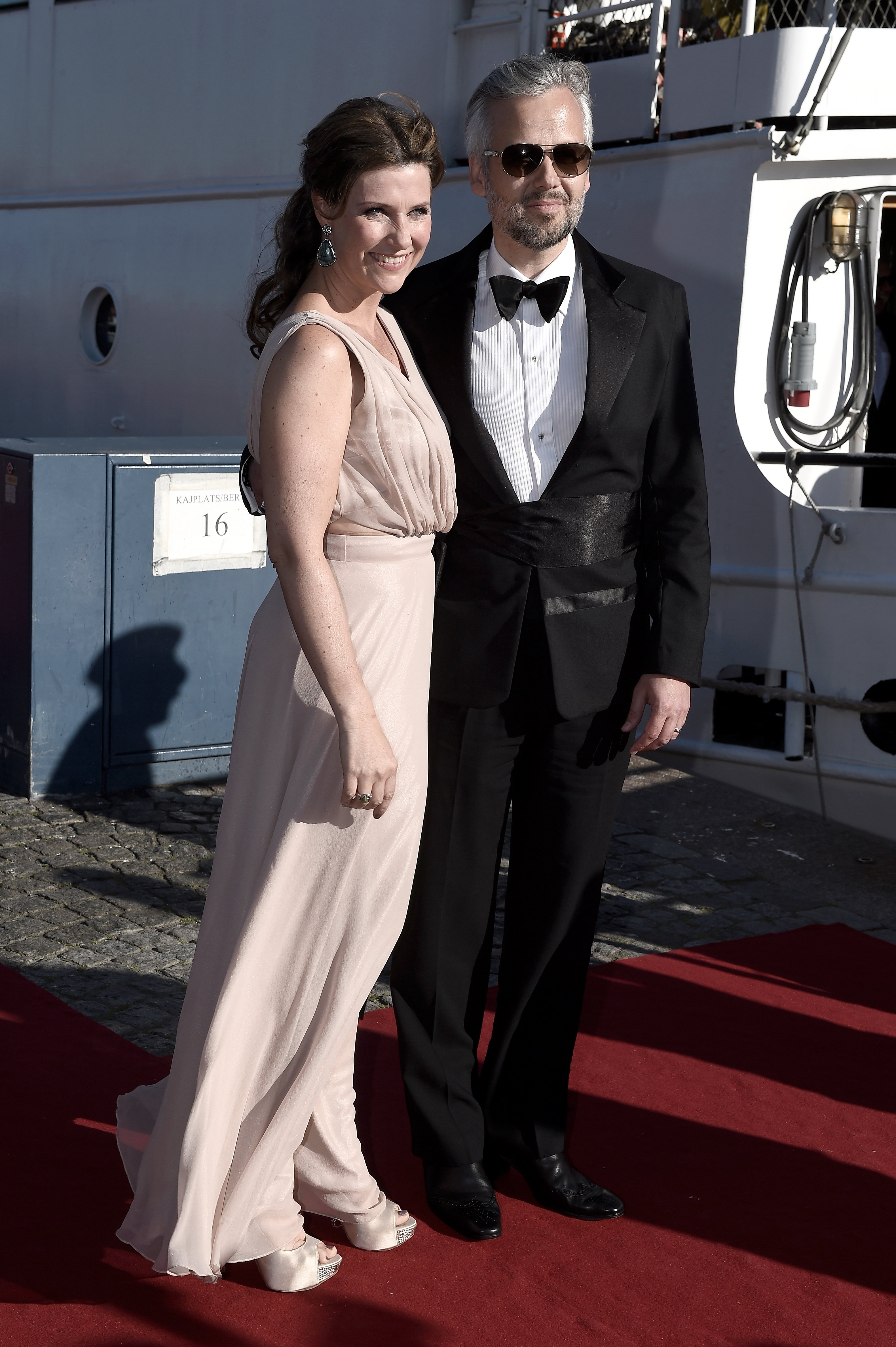 Prinzessin Maertha Louise von Norwegen und ihr Ehemann Ari Behn treffen am 12. Juni 2015 zum Abendessen vor der Hochzeit für Prinz Carl Philip und Sofia Hellqvist in Stockholm, Schweden ein. | Quelle: Getty Images