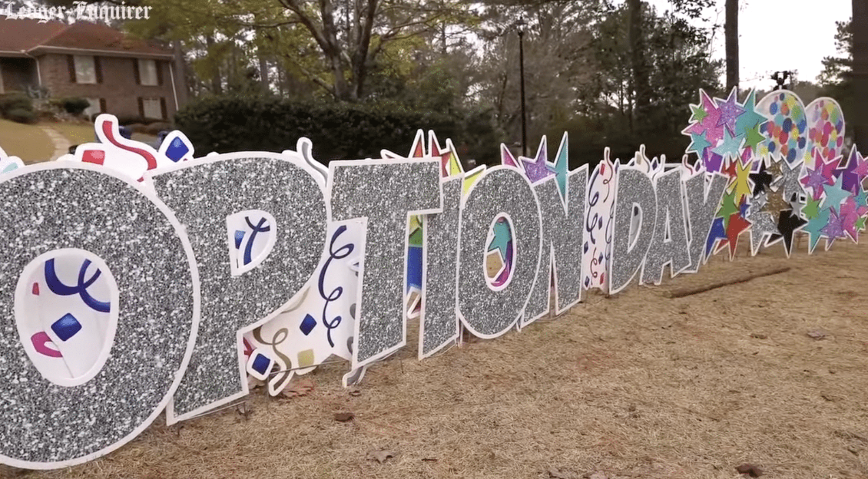 'IT'S ADOPTION DAY' sign placed in the Turbeville's front lawn. | Photo: YouTube.com/Columbus Ledger-Enquirer