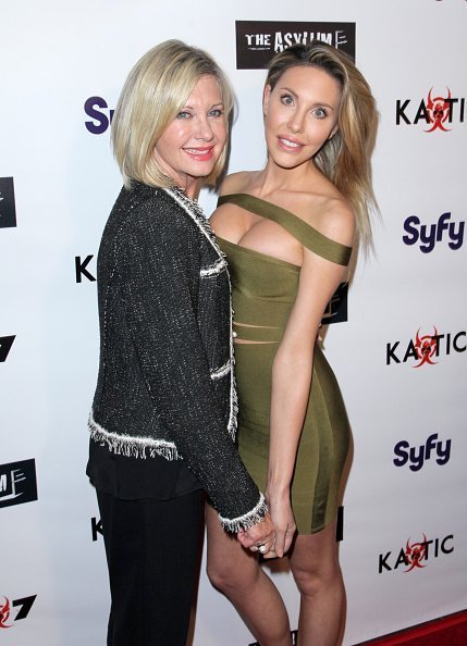 Olivia Newton-John and her daughter Chloe Lattanzi at the Premiere of Syfy's "Dead 7" on April 1, 2016 | Photo: Getty Images