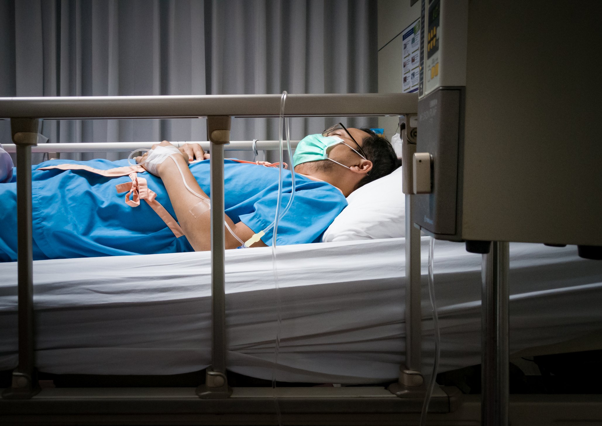 Dan war wieder verletzt worden und lag wieder im Krankenhausbett. | Quelle: Getty Images