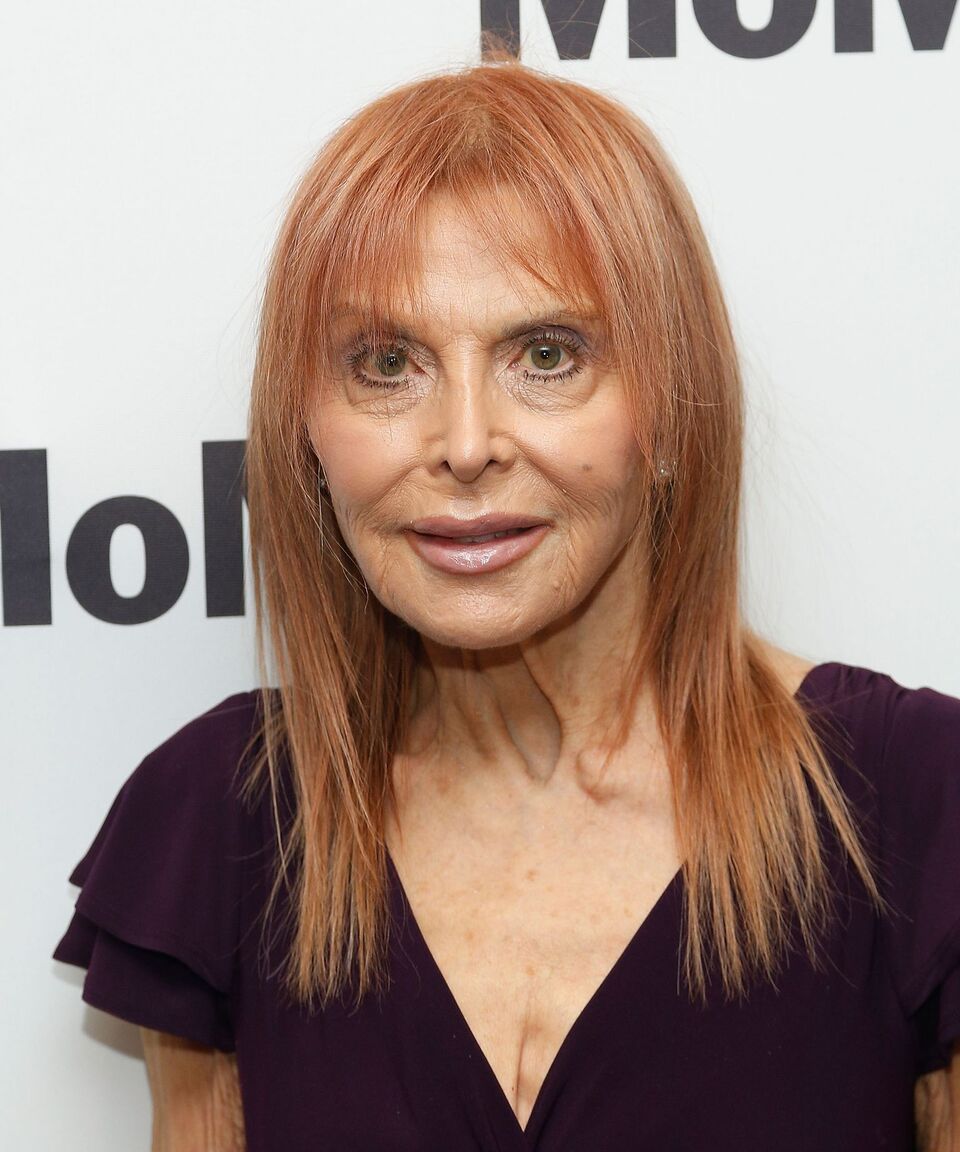 Tina Louise asiste a la noche inaugural del Museo de Arte Moderno y Ugo Tognazzi de Luce Cinecitta: Tragedias de un hombre ridículo Retrospectiva. | Foto: Getty Images