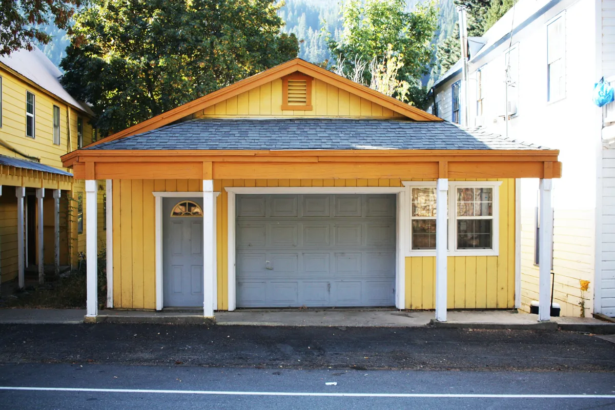ne maison avec garage. | Photo : Unsplash
