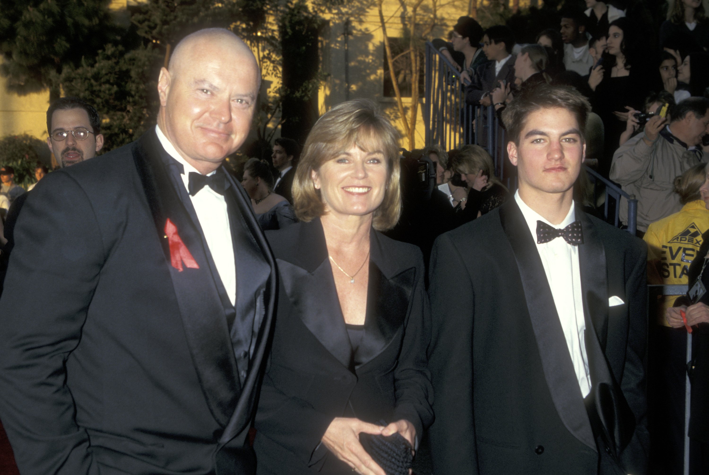 Robert Urich, wife Heather Menzies and son Ryan Urich attend the Third Annual Screen Actors Guild Awards on February 23, 1997 |  Source: Getty Images