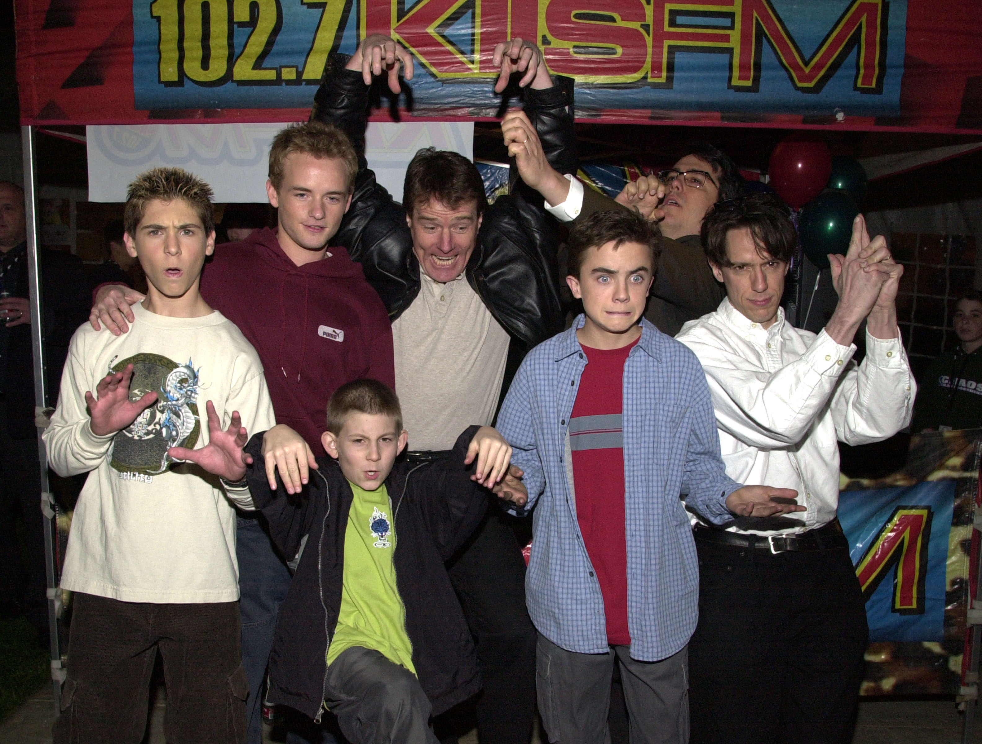 Justin Berfield, Christopher Masterson, Erik Per Sullivan, Bryan Cranston and Frankie Muniz of "Malcolm in the Middle" with John Flansburgh and John Linnell of They Might Be Giants in 2001 | Source: Getty Images