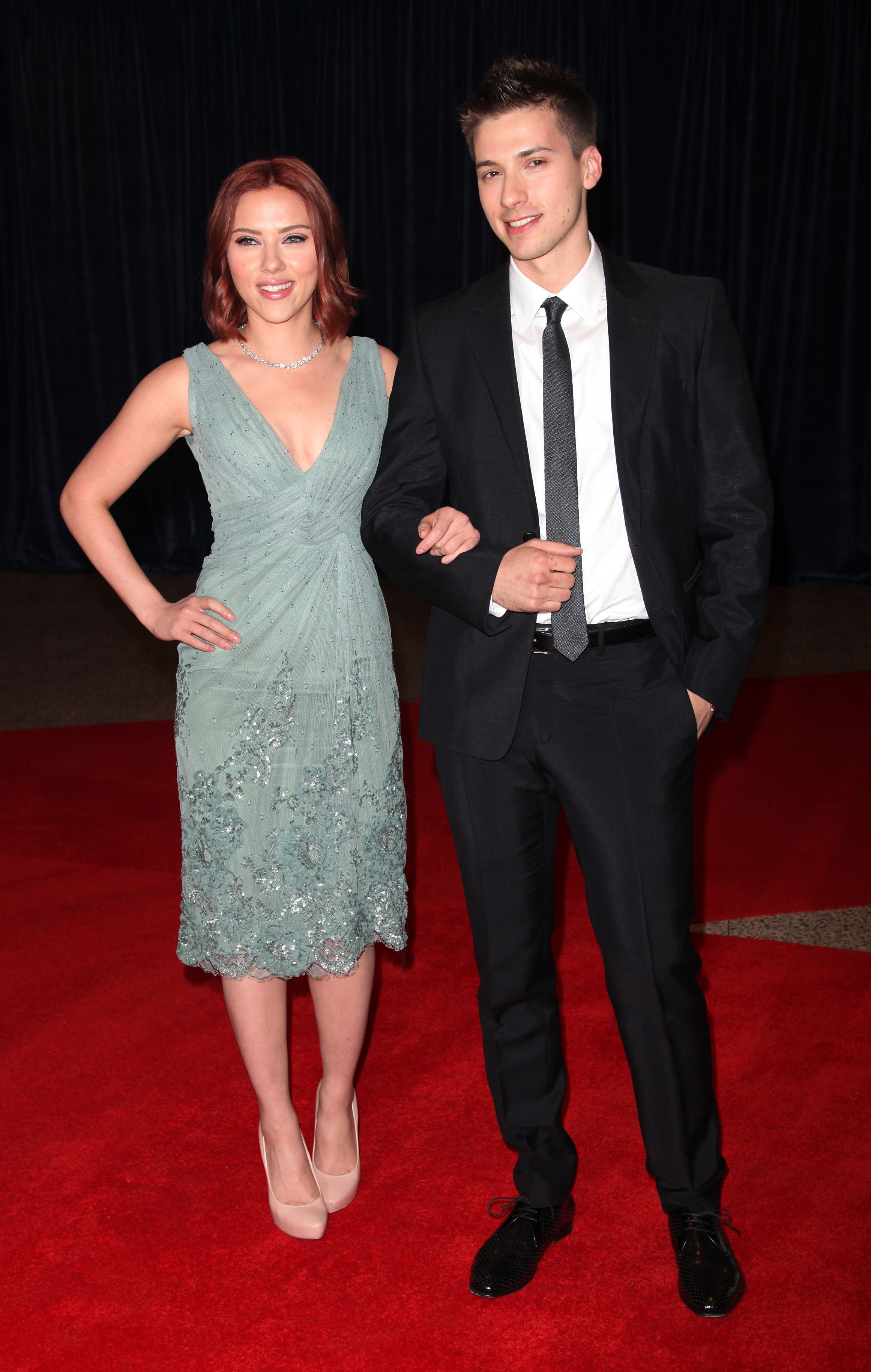 Scarlett Johansson and brother Hunter in Washington D.C. in 2011 | Source: Getty Images