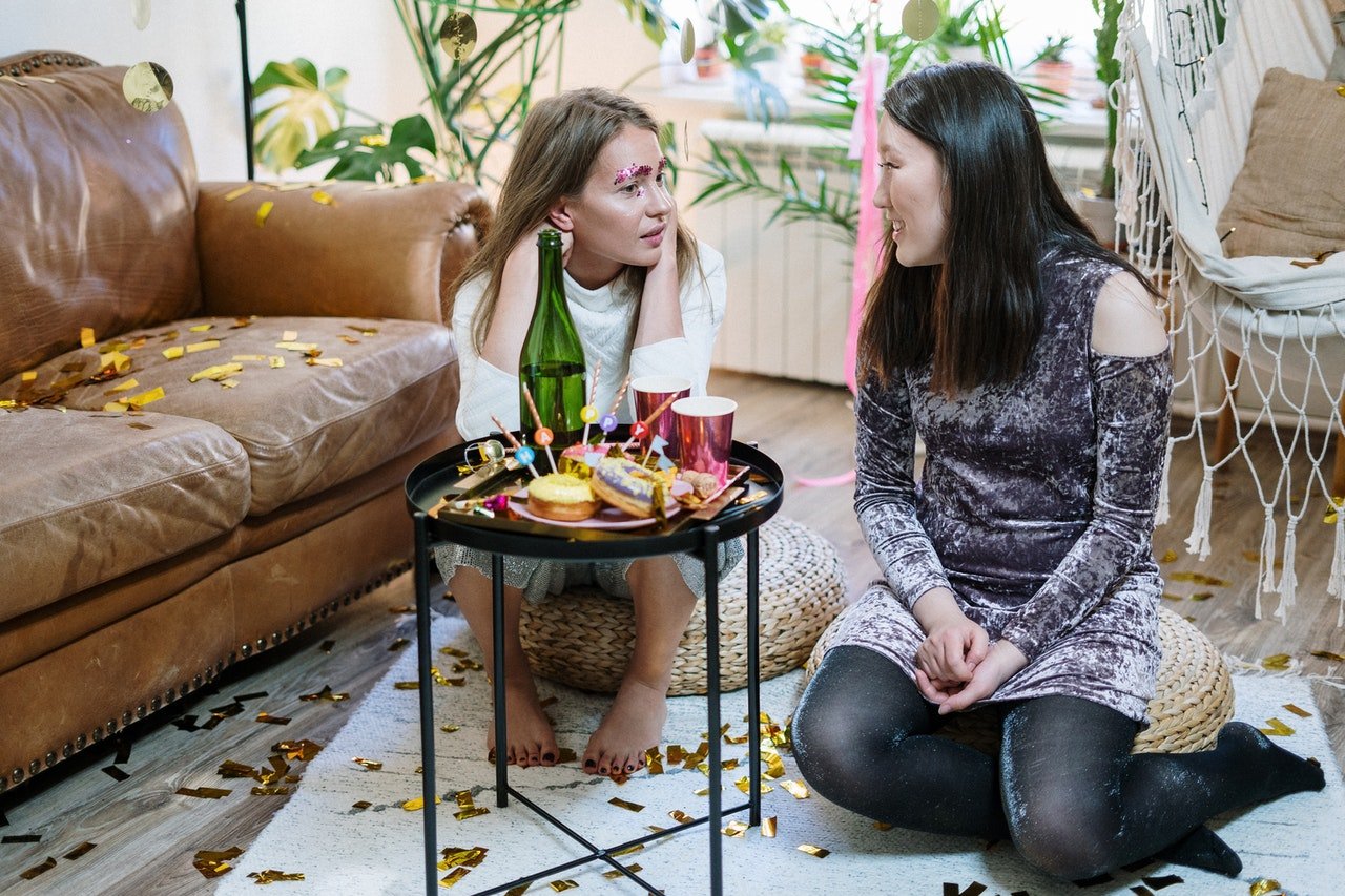 Photo of two women talking | Photo: Pexels