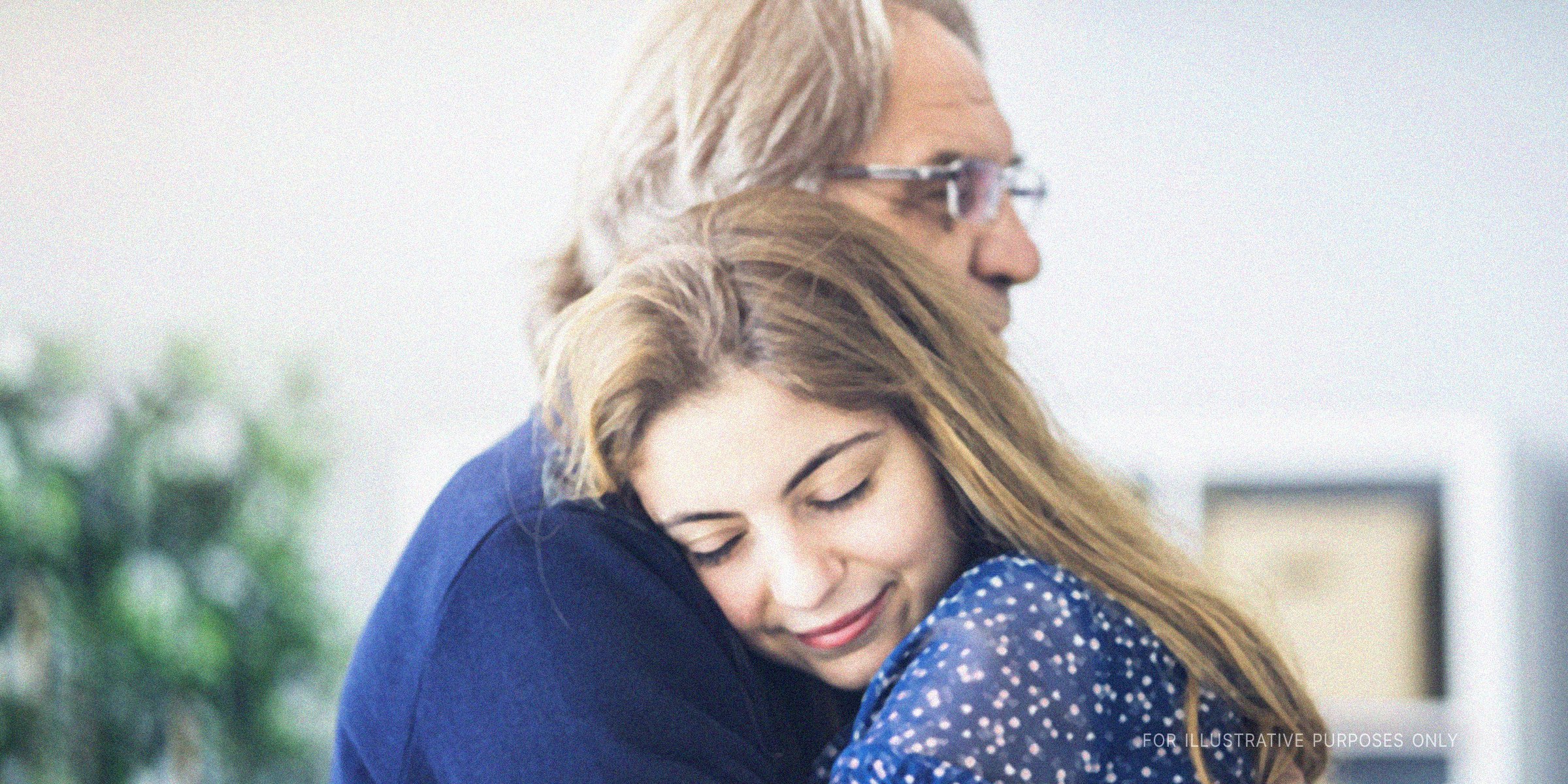 A father and daughter's embrace | Source: Shutterstock