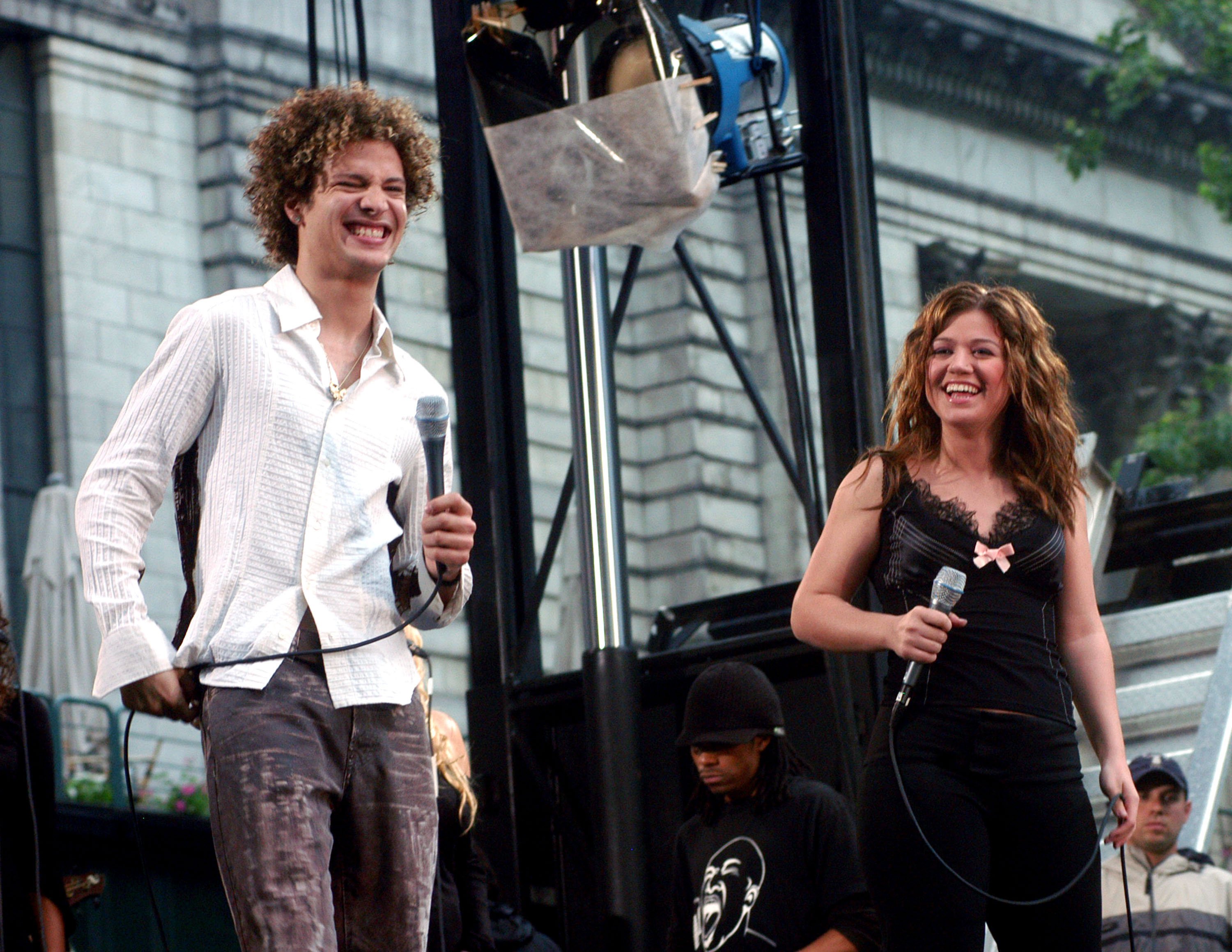  Kelly Clarkson during her 2003 concert series of "Good Morning America" with Justin Guarini in New York City. | Photo: Getty Images
