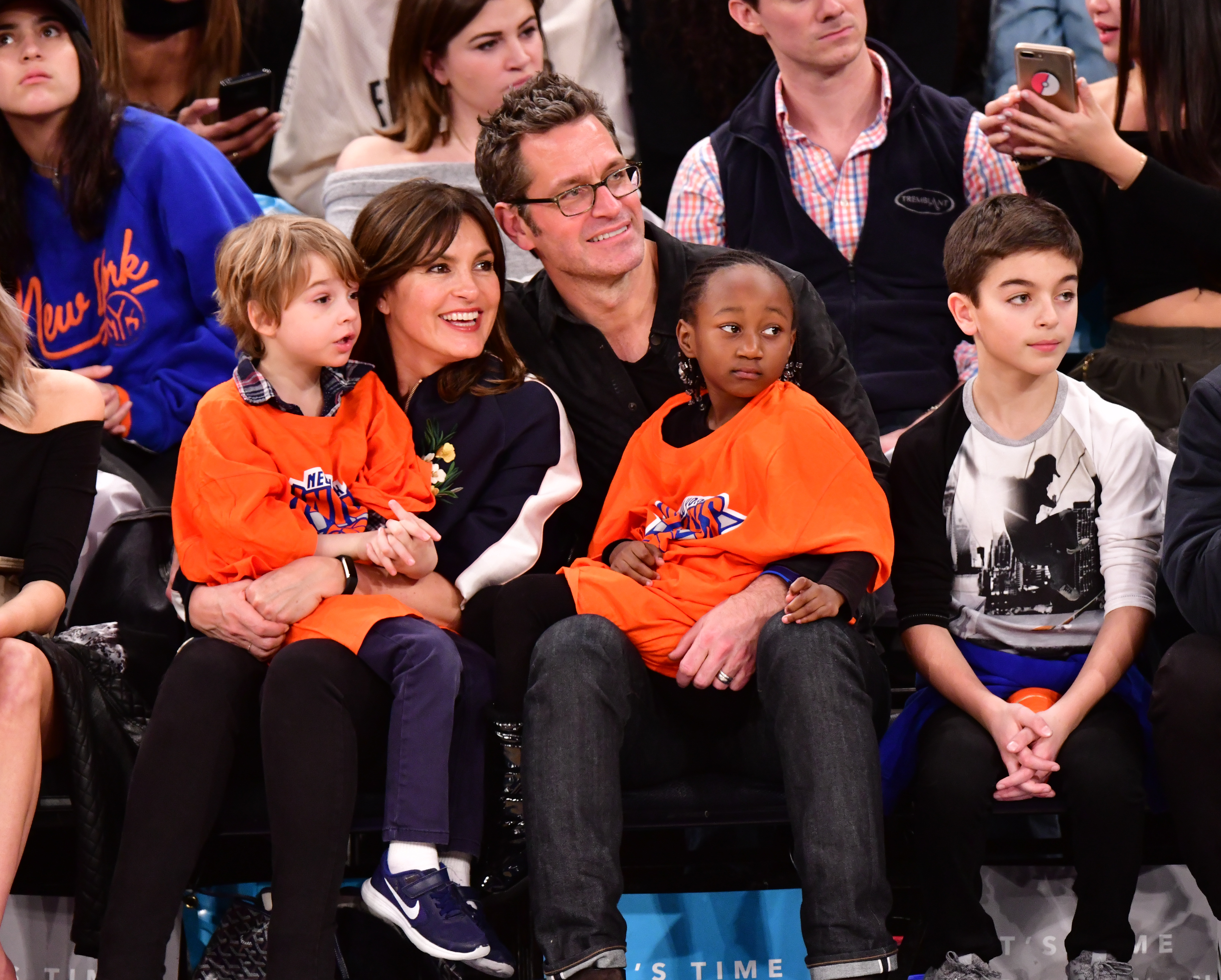 Mariska Hargitay and Peter Hermann had a great time with their children Amaya, Andrew, and August at the Madison Square Garden during the New York Knicks vs Boston Celtics game on February 24, 2018 | Source: Getty Images
