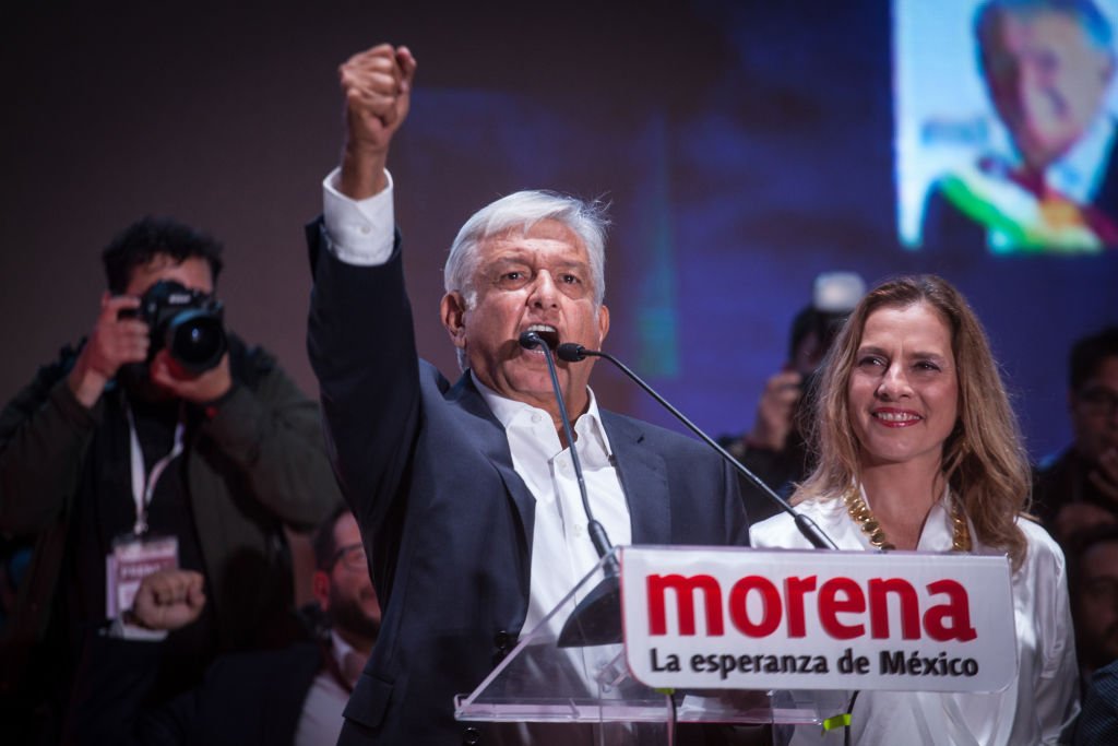Andrés Manuel López Obrador y Beatriz Gutiérrez en el acto de celebración, al final de las elecciones presidenciales de México.| Fuente: Getty Images Andrés Manuel López Obrador y Beatriz Gutiérrez en el acto de celebración, al final de las elecciones presidenciales de México.| Fuente: Getty Images