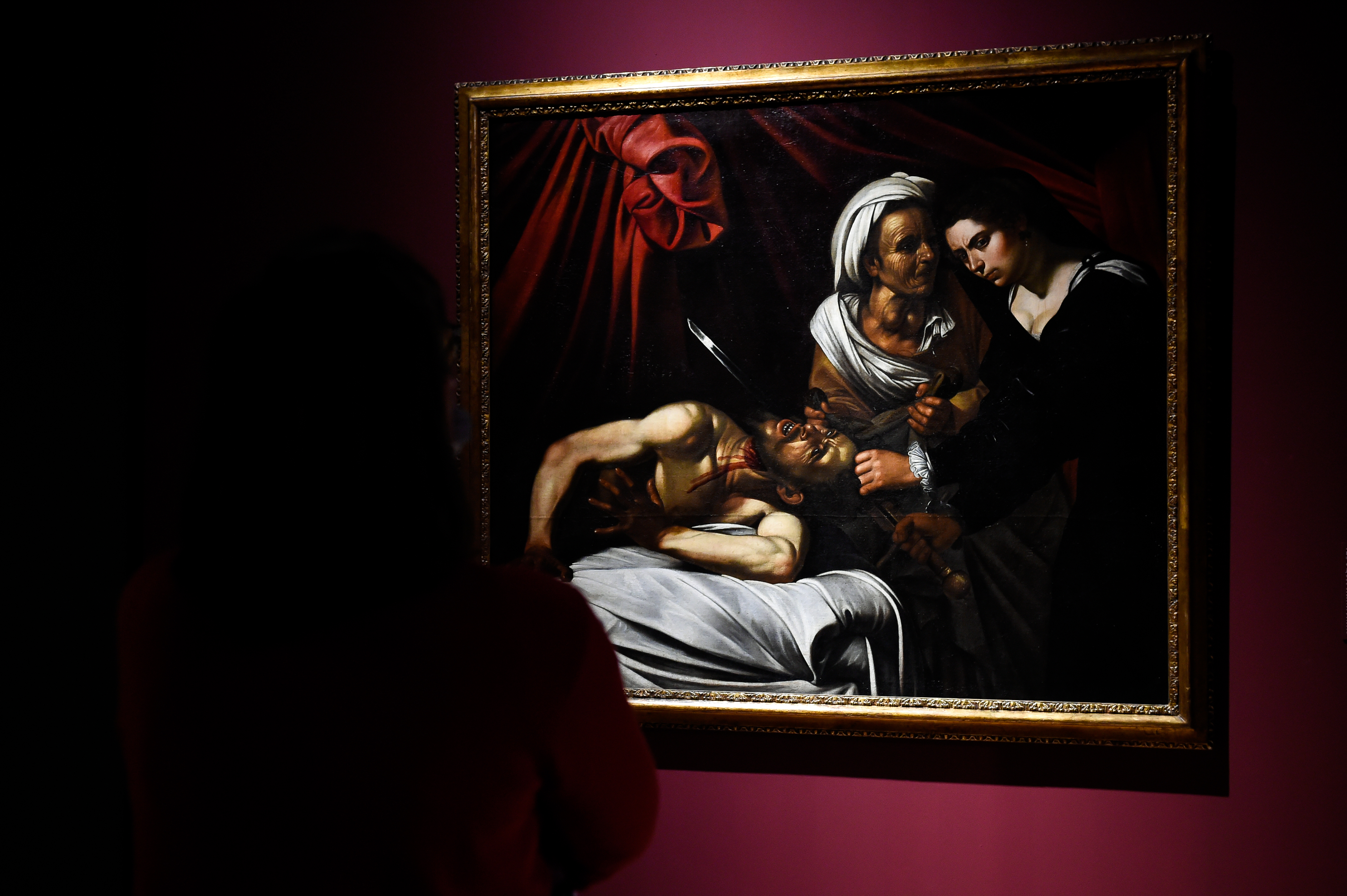 The exhibition Caravaggio and Artemisia: Giuditta's challenge was inaugurated at Palazzo Barberini. In the photo Judith beheads Holofernes, painted by Louis Finson. Rome (Italy), November 30th, 2021. | Source: Marilla Sicilia/Archivio Marilla Sicilia/Mondadori Portfolio via Getty Images