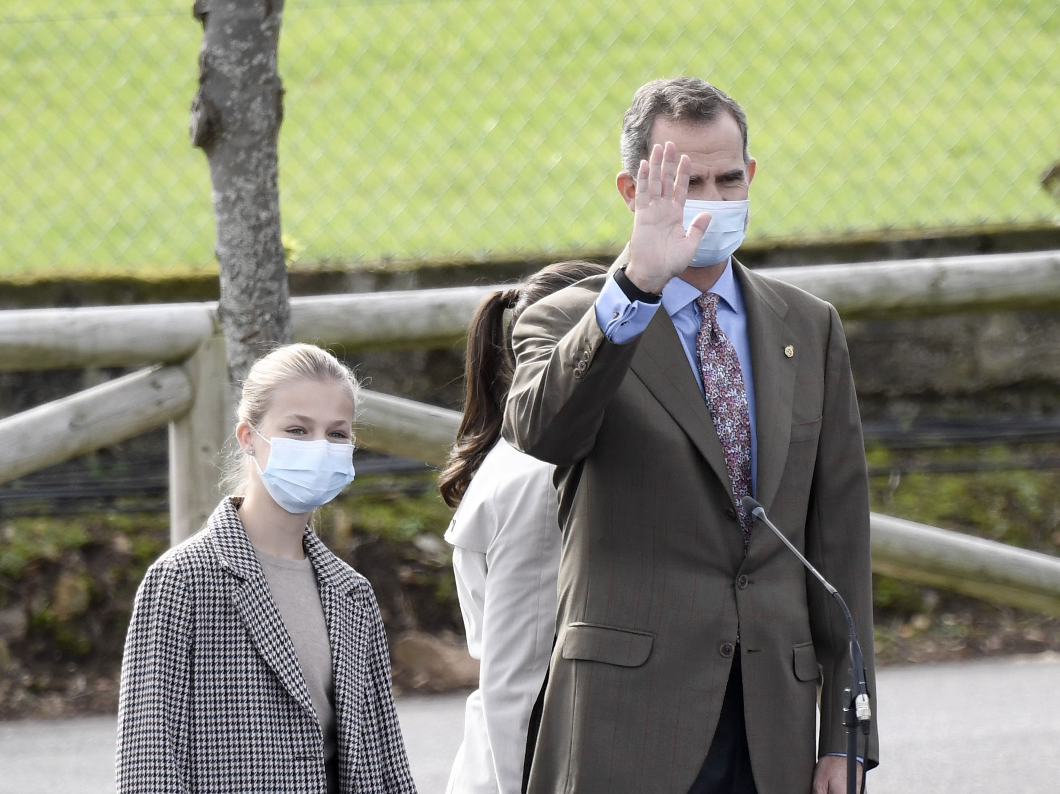 El rey Felipe VI y la princesa Leonor, el 17 de octubre de 2020 en Somao, España. | Foto: Getty Images