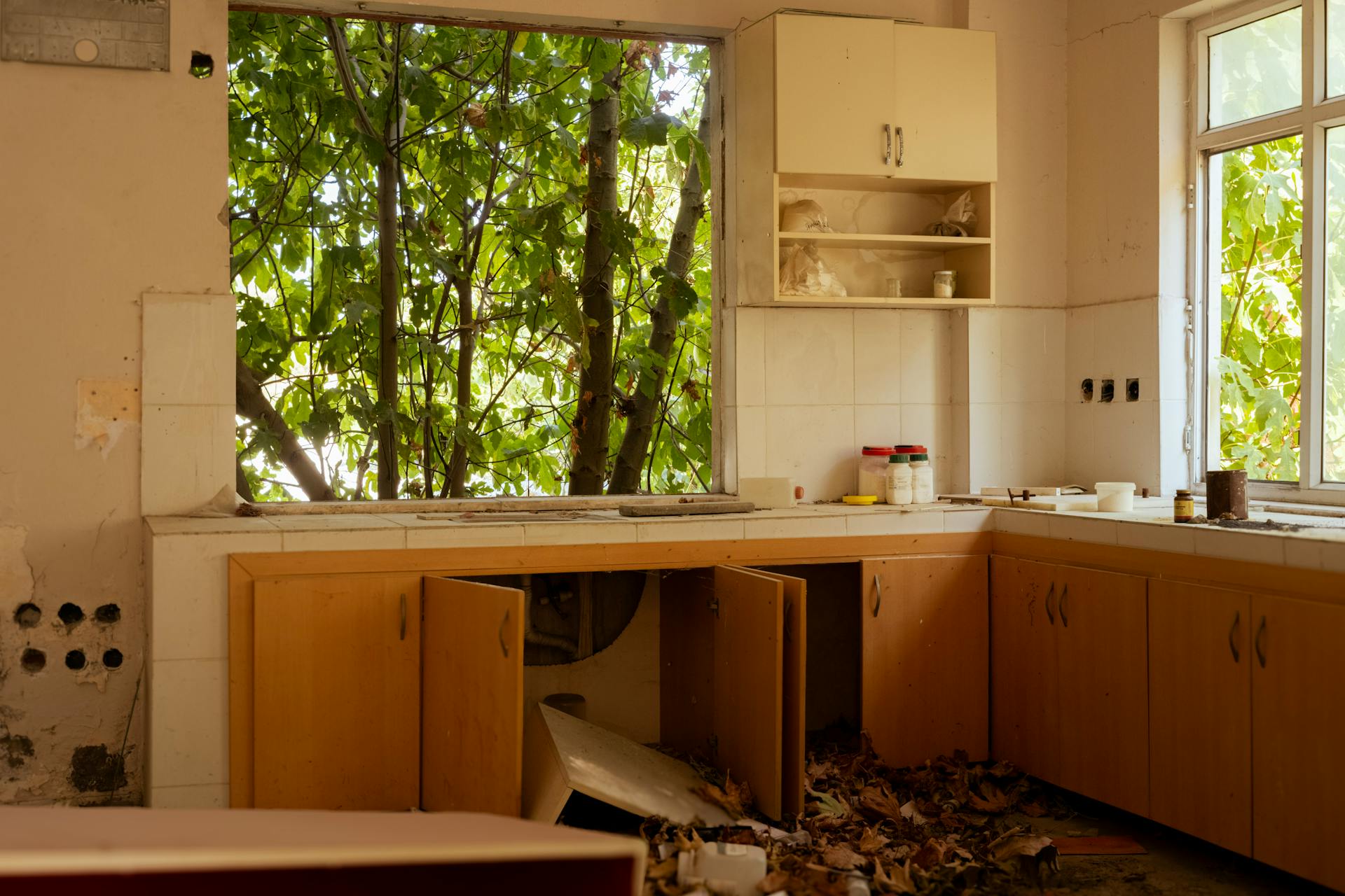 Damaged kitchen | Source: Pexels