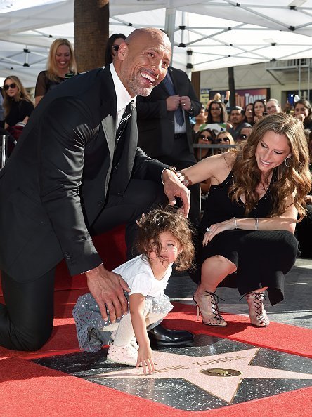  Dwayne Johnson, wife Lauren Hashian and daughter Jasmine Johnson on the Hollywood Walk of Fame on December 13, 2017 | Photo: Getty Images