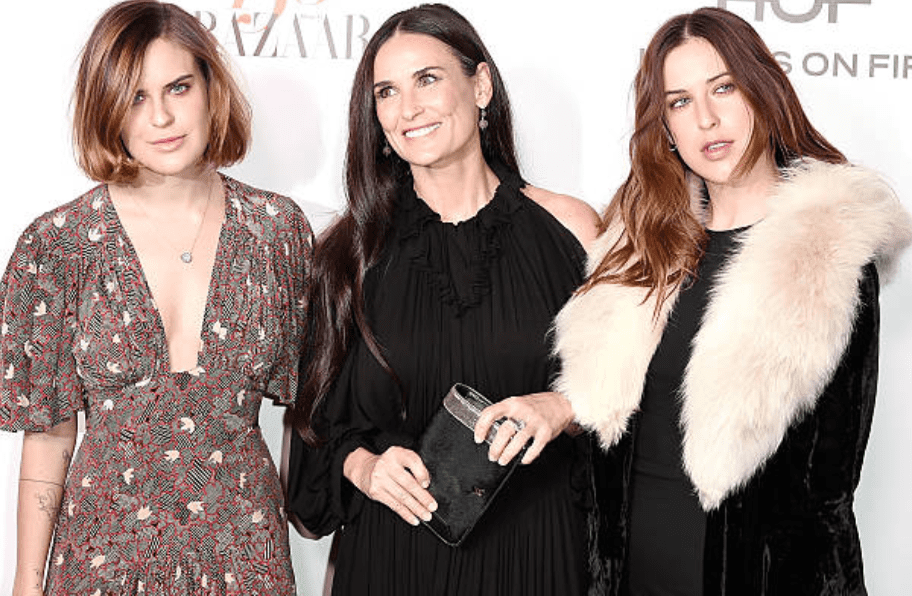 Tallulah Willis, Demi Moore and Scout Willis arrive at the Harper's Bazaar Celebrates 150 Most Fashionable Women on January 27, 2017, in West Hollywood, California | Source: David Crotty/Patrick McMullan via Getty Images
