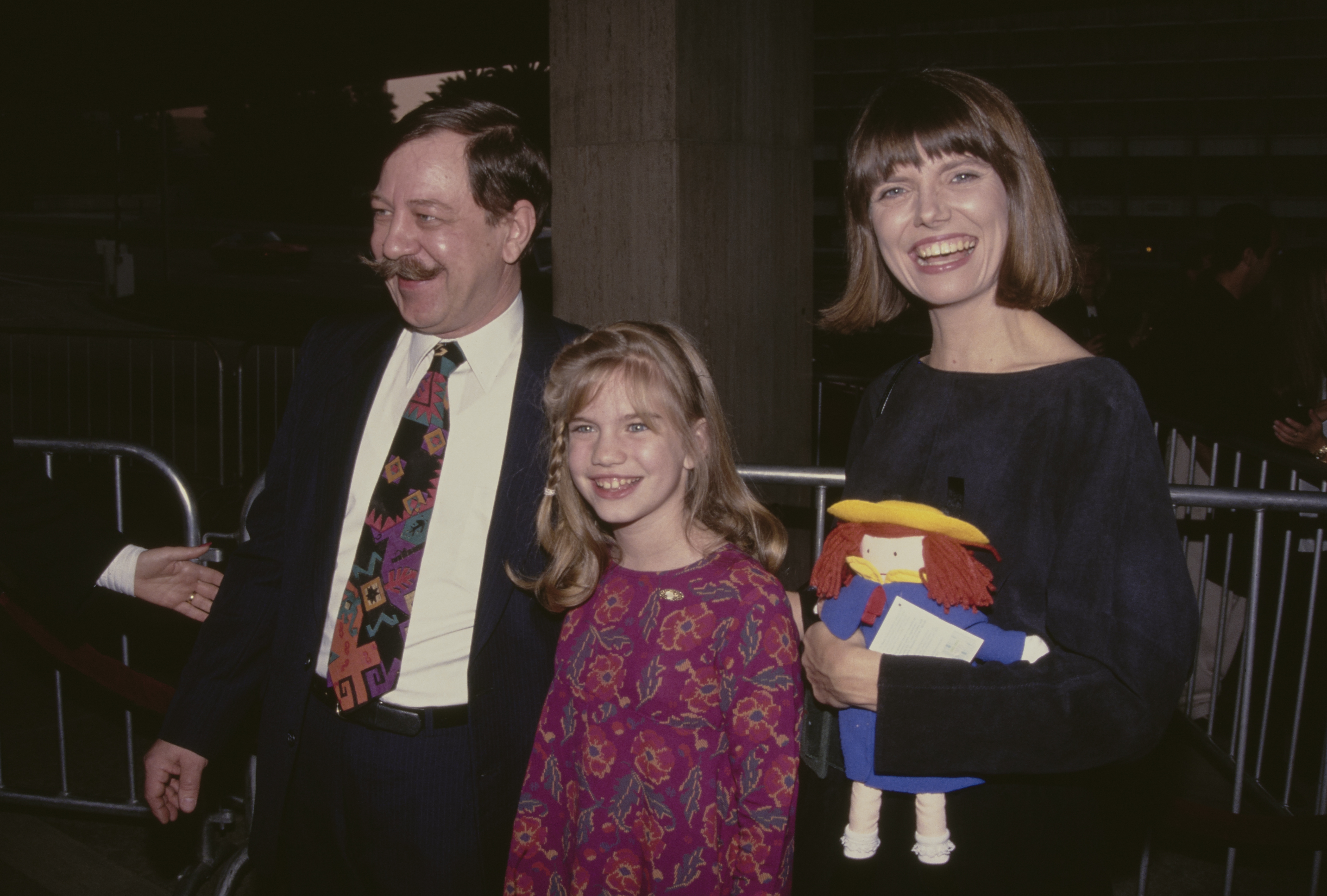Frank, Anna, and Nancy Chlumsky at the "My Girl" Century City Premiere in California, on December 12, 2000 | Source: Getty Images