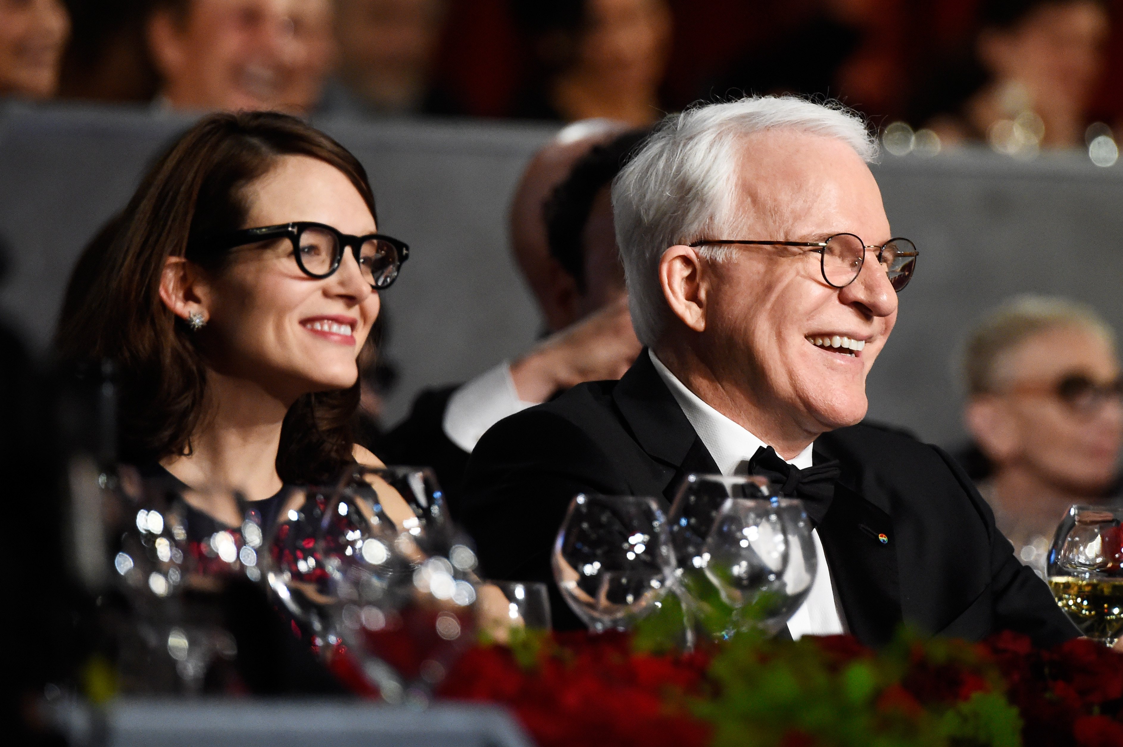 Anne Stringfield y Steve Martin en el homenaje de gala del premio AFI Life Achievement Award en honor, el 4 de junio de 2015, en Hollywood, California. | Foto: Getty Images