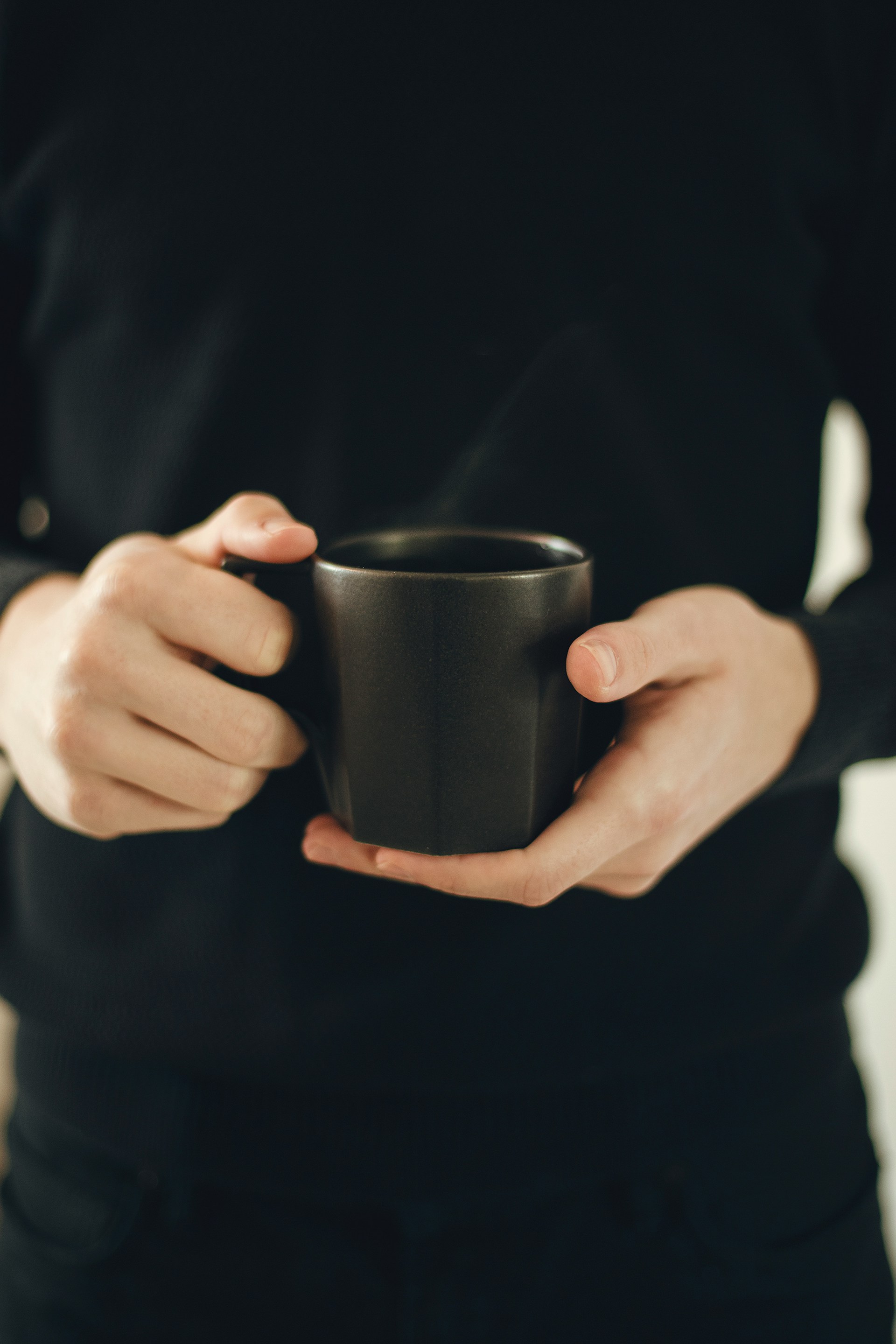 A man holding a mug | Source: Unsplash