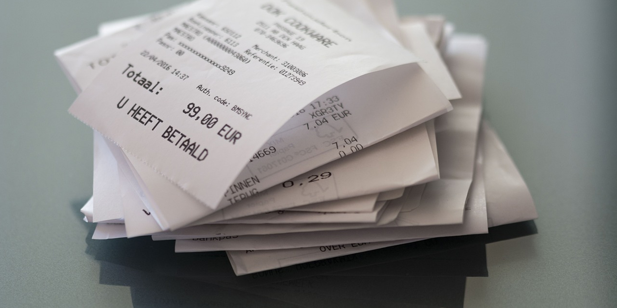 A stack of receipts | Source: Pixabay