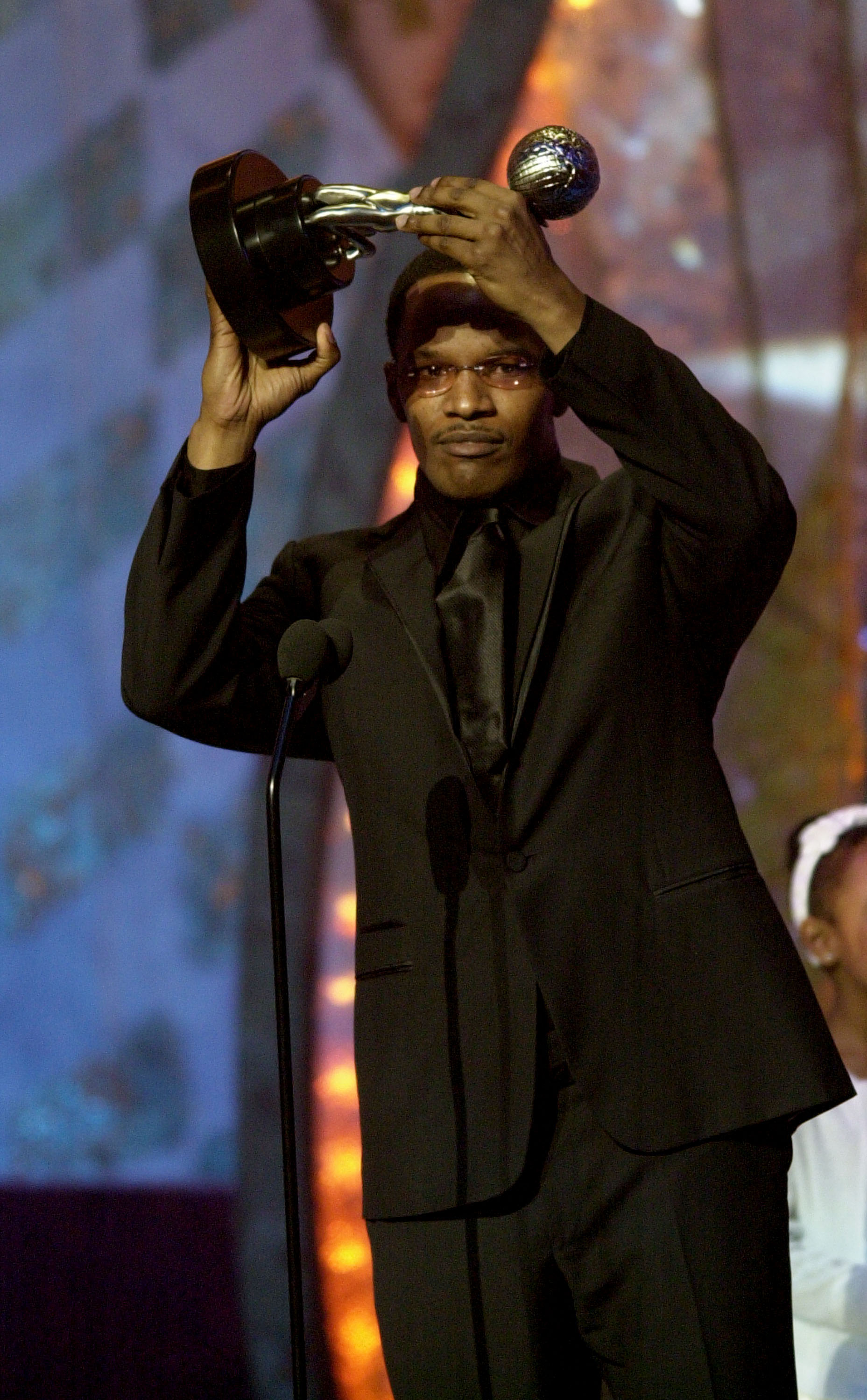 Jamie Foxx accepting the award for Outstanding Supporting Actor in a Motion Picture at the 33rd NAACP Image Awards on February 23, 2002, in Universal City, California. | Source: Getty Images
