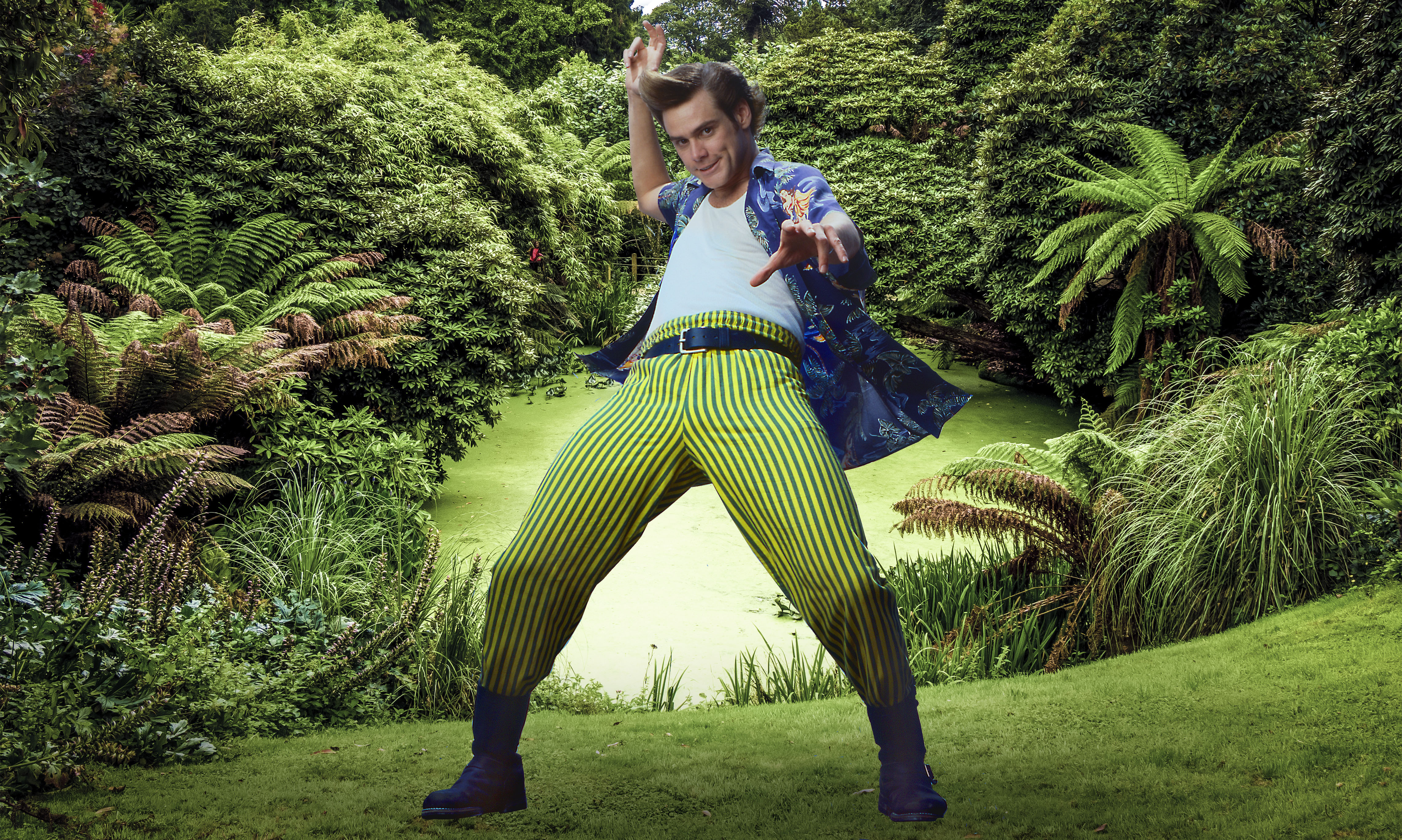 The actor as Ace Ventura poses for a photo in December 1995 | Source: Getty Images