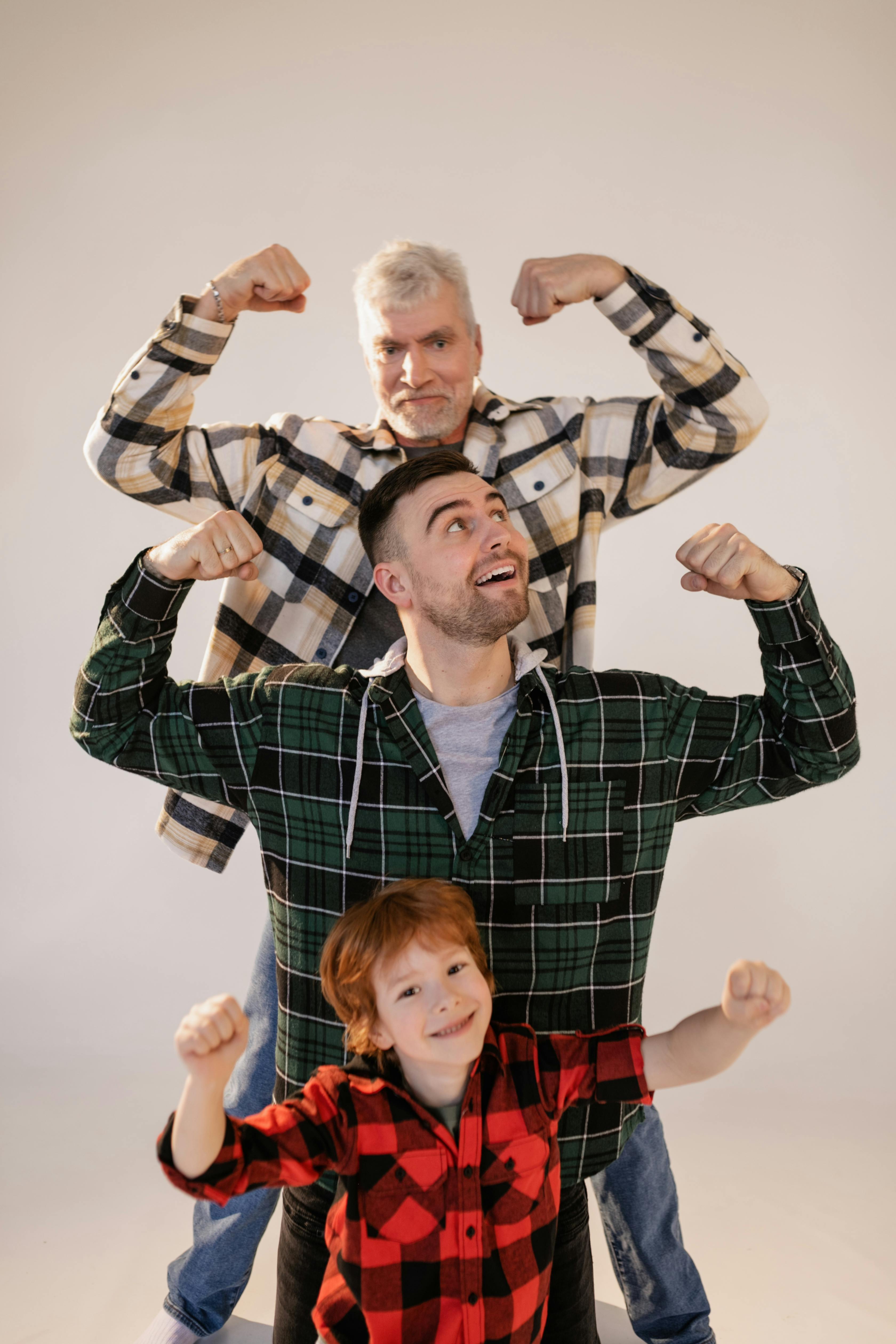 A family showing off their muscles | Source: Pexels