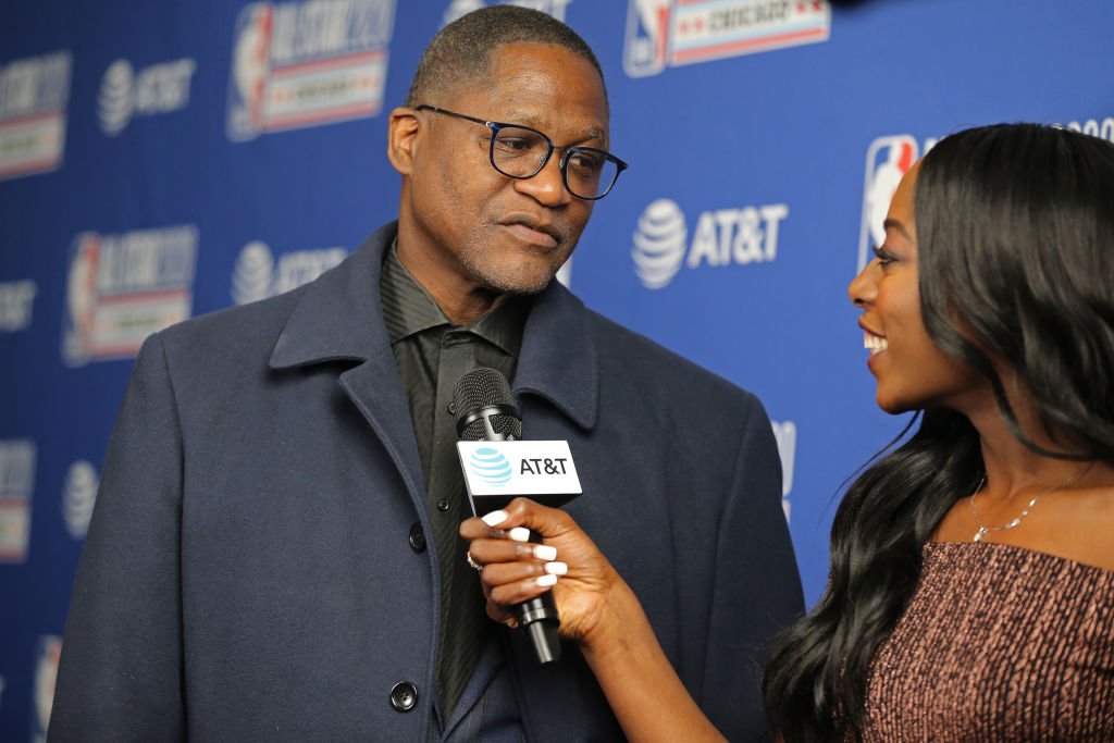 Dominique Wilkins talks with Chiney Ogwumike of the Los Angeles Sparks during the 69th NBA All-Star Game on February 16, 2020 | Photo: Getty Image