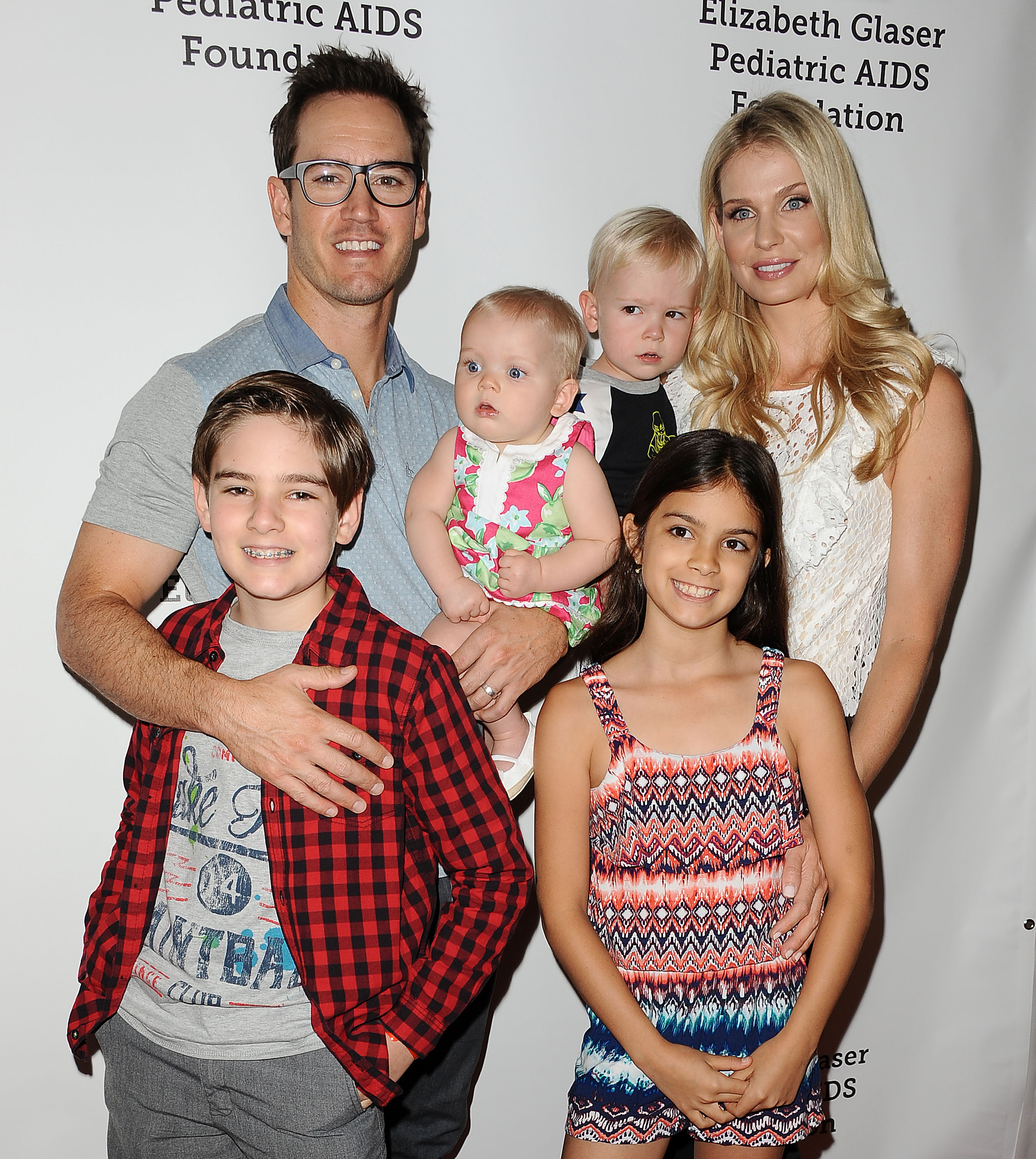 Mark-Paul Gosselaar, Catriona McGinn, and their children attend the Elizabeth Glaser Pediatric AIDS Foundation's 26th A Time For Heroes family festival on October 25, 2015 | Source: Getty Images