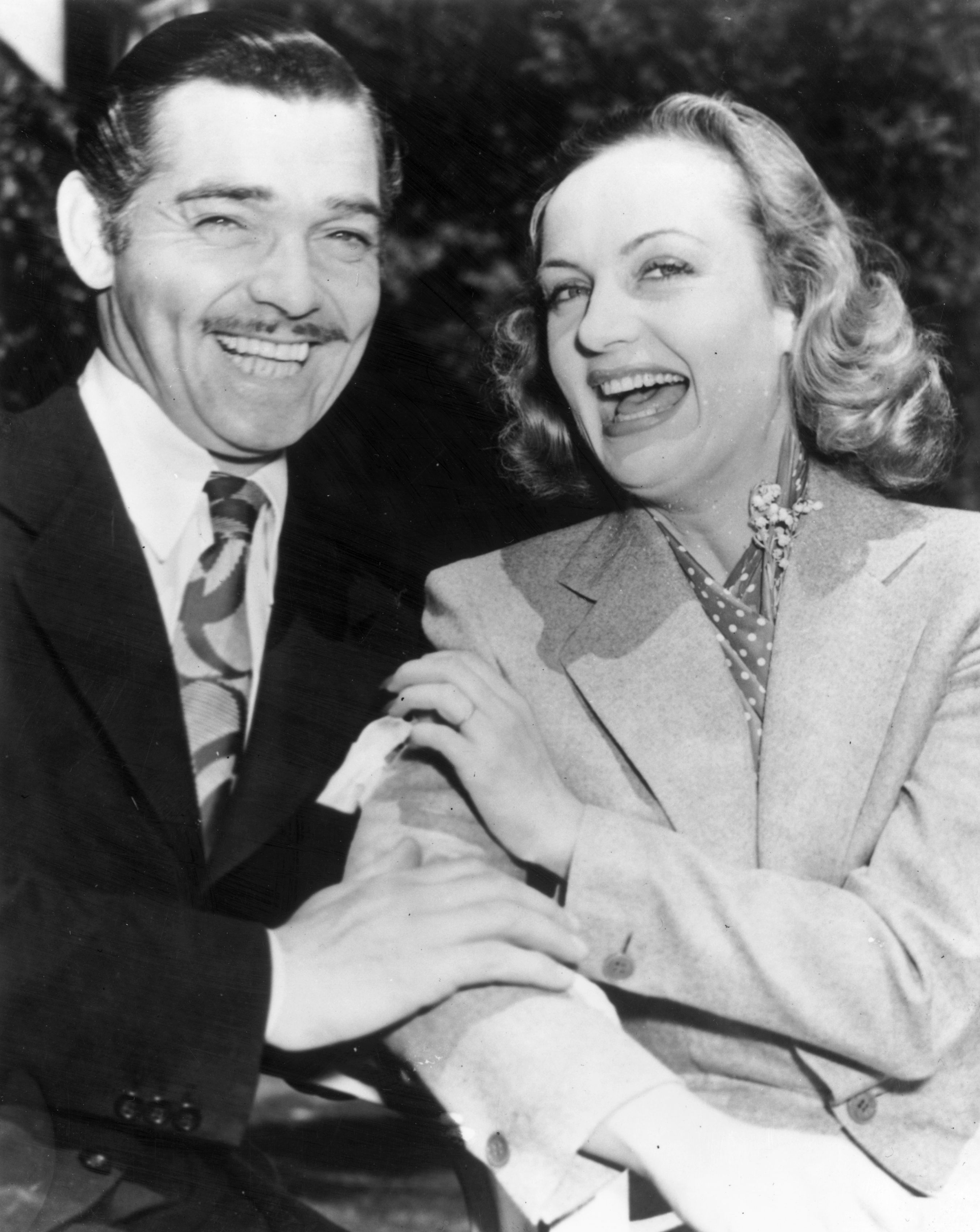 Clark Gable and Carole Lombard posing together on February 10, 1939, after their elopement | Photo: Getty Images