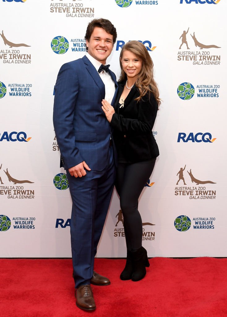 Bindi Irwin poses for a photo with fiance Chandler Powell at the annual Steve Irwin Gala Dinner at Brisbane Convention & Exhibition Centre on November 09, 2019 | Photo: Getty Images