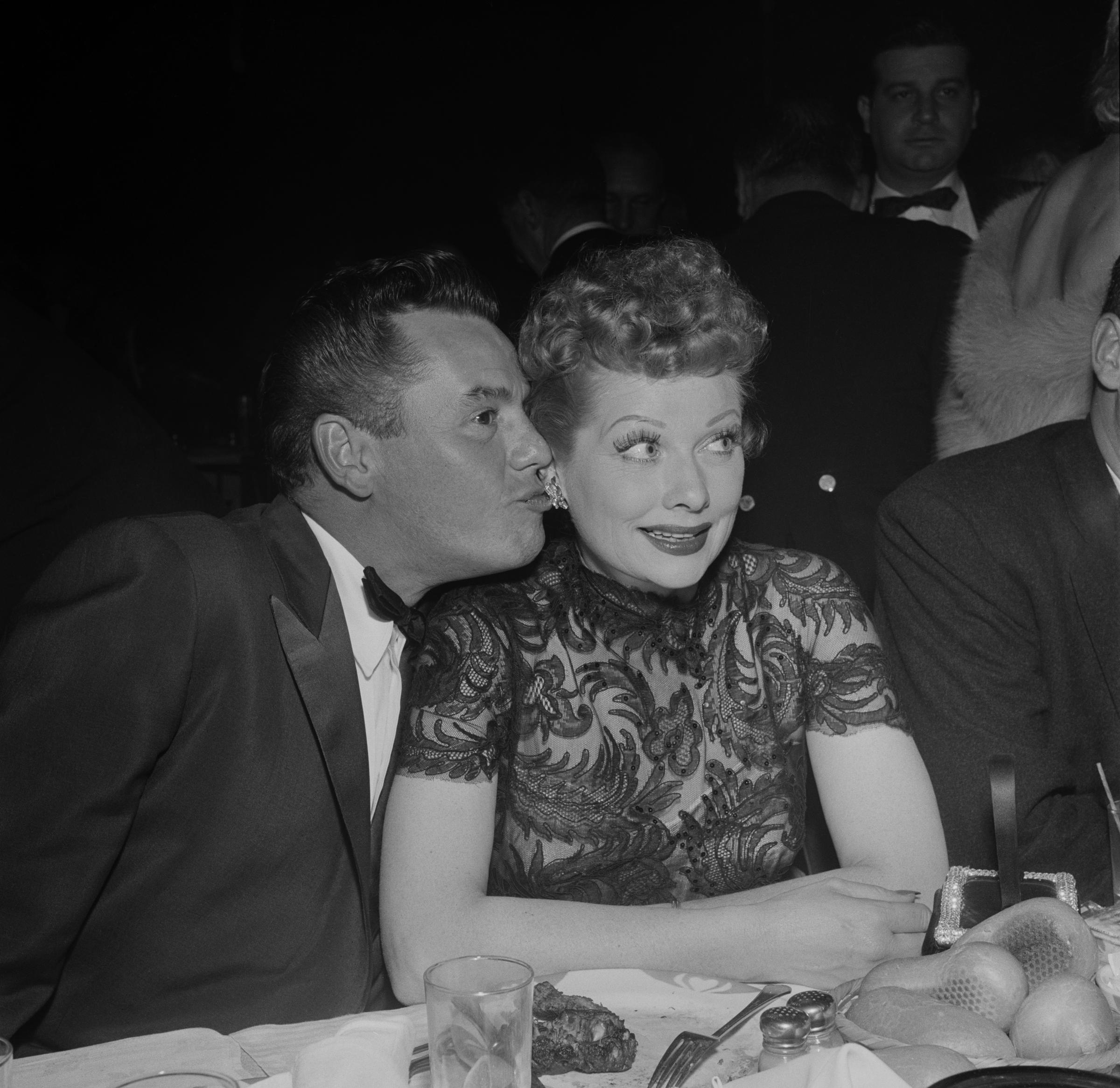 Desi Arnaz and Lucille Ball at the 7th Primetime Emmy Awards in Los Angeles, California on March 7, 1955 | Source: Getty Images