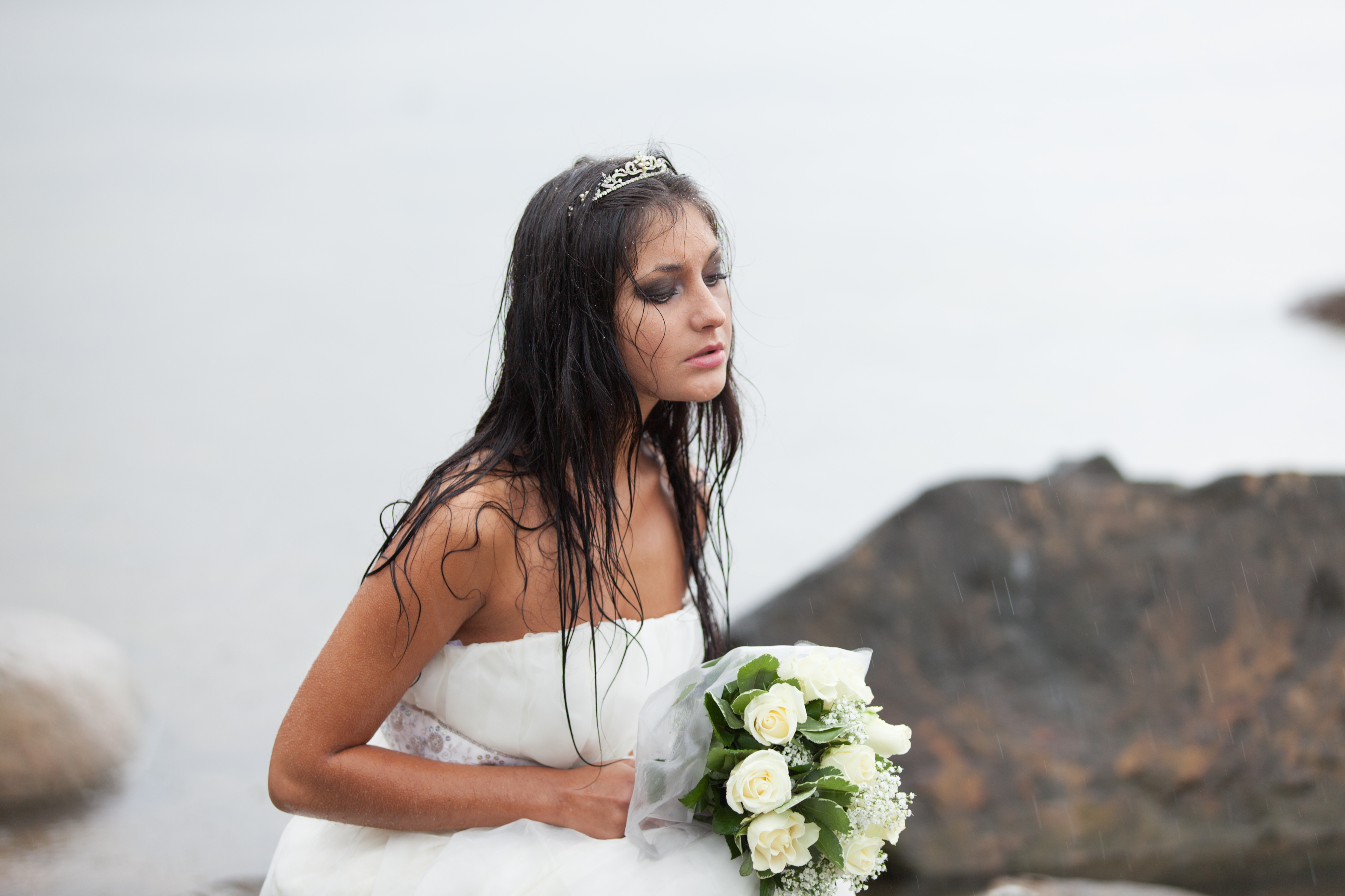 Soaking wet bride | Source: Shutterstock
