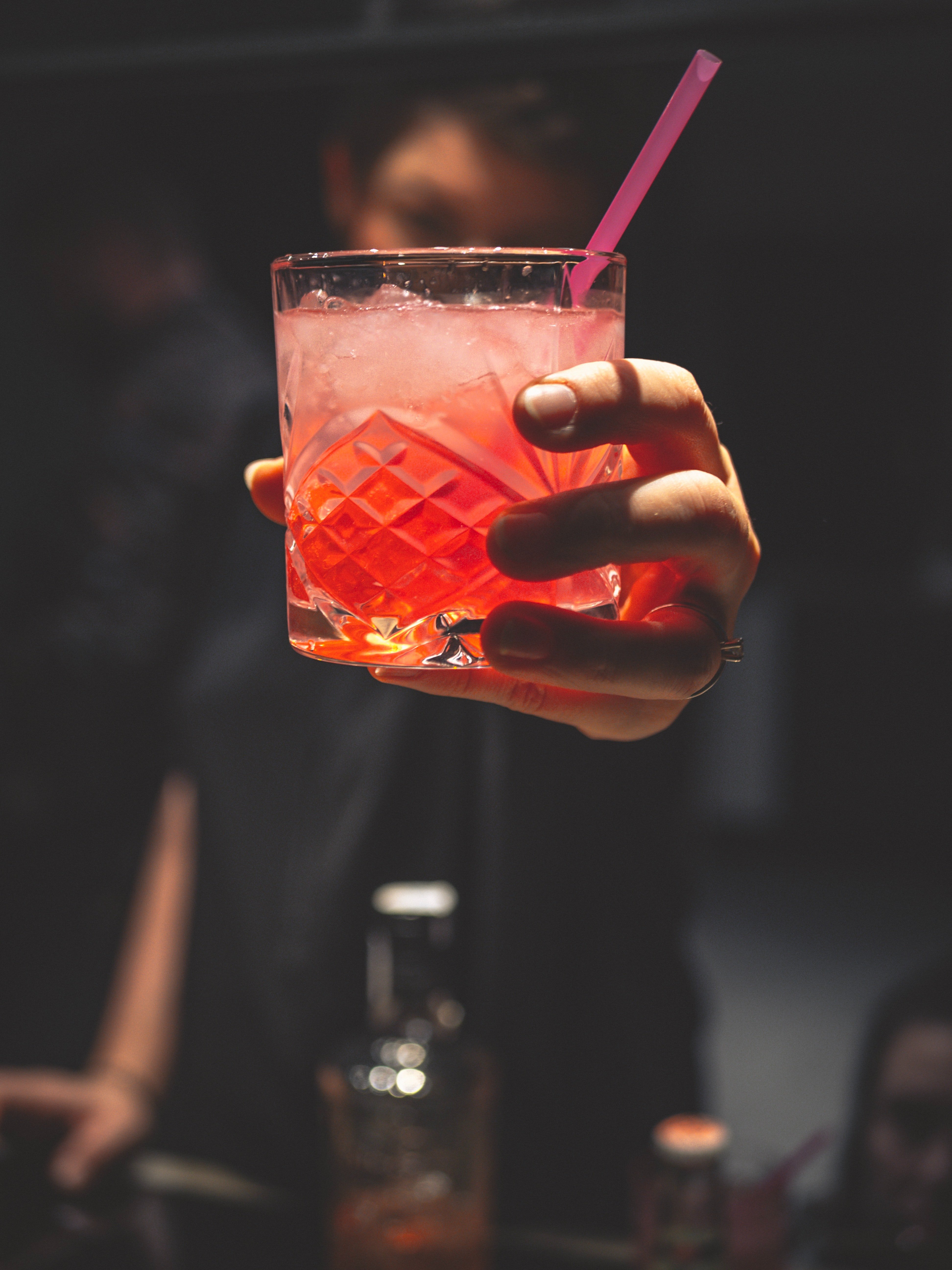 A bartender giving a drink. | Photo: Pexels/ Christian Fridell